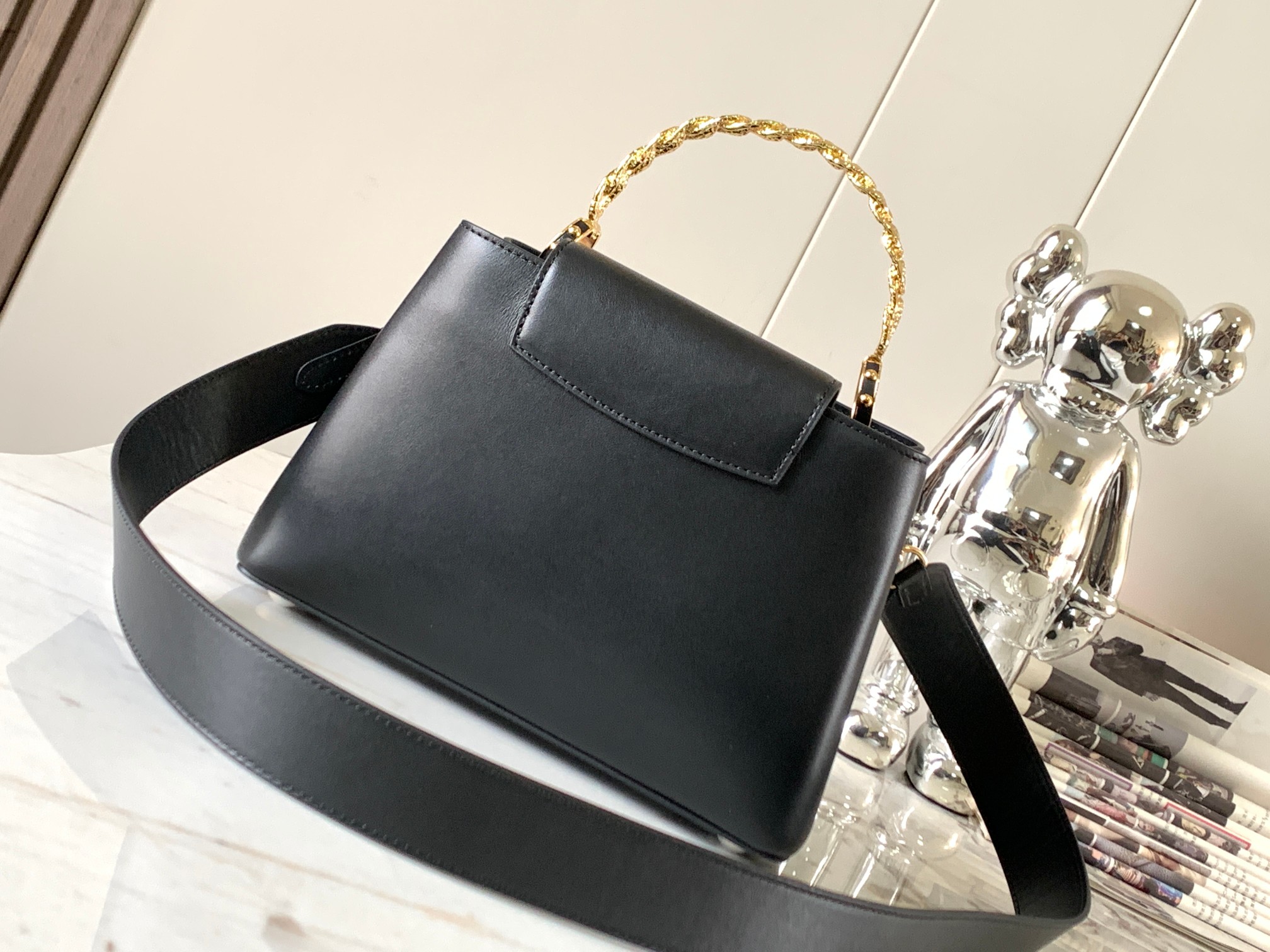 [TOP] Louis Vuitton LV Capucines Bag 27 *18 *9cm - Black with Green Shell Buckle