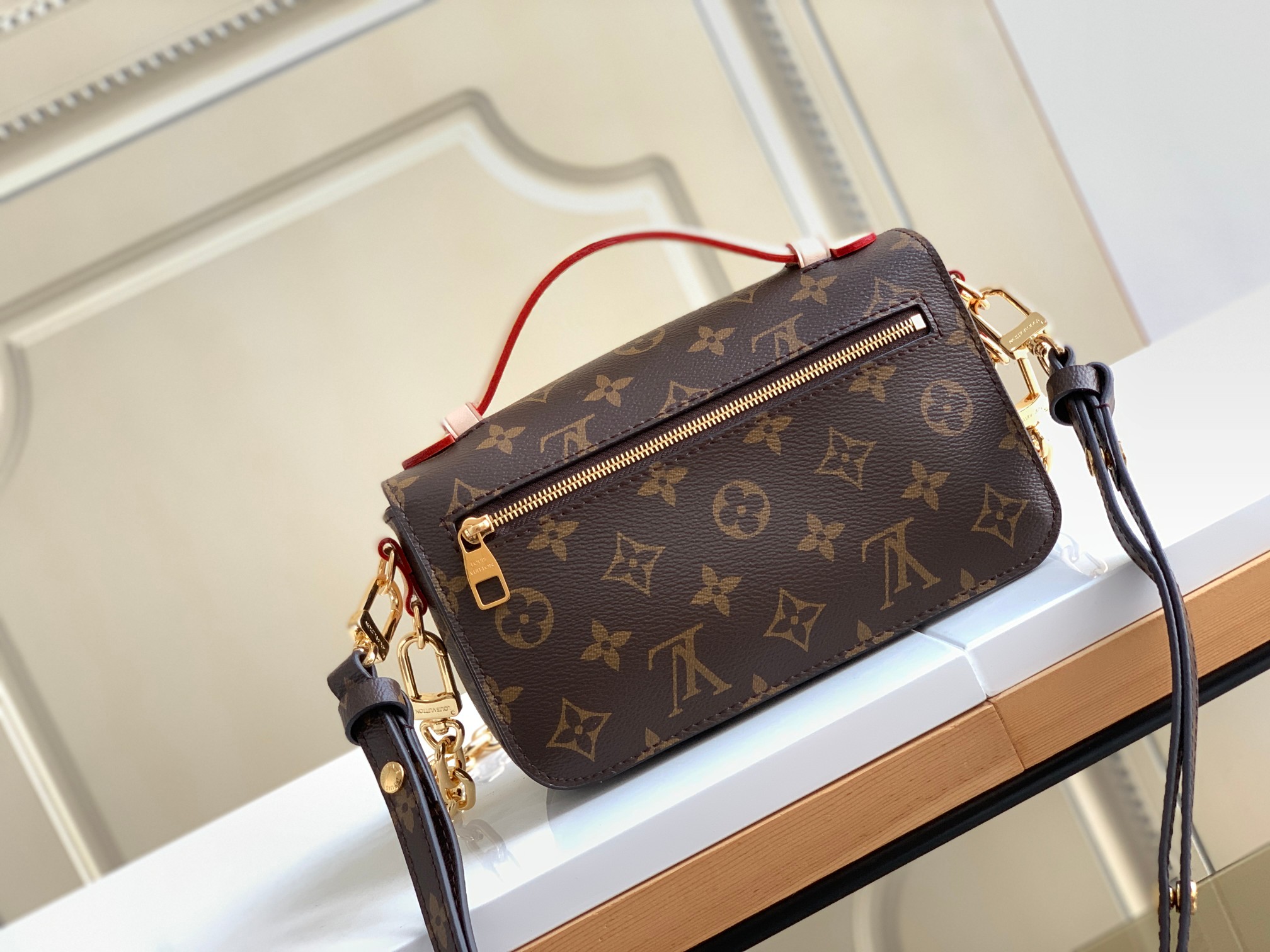 [TOP] Louis Vuitton LV East West Métis 21.5 x 6 x 13.5cm - 2 Colors
