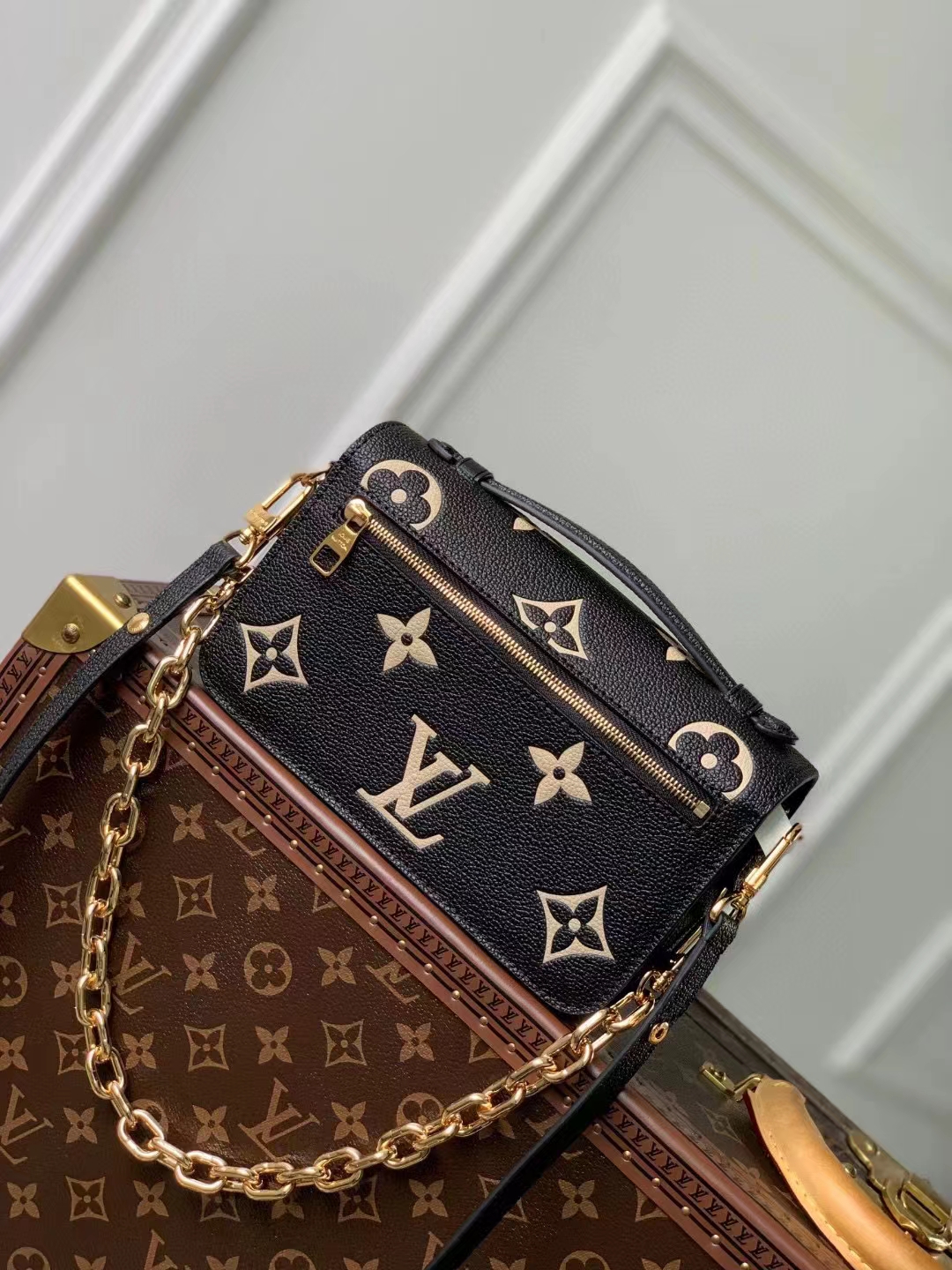 [TOP] Louis Vuitton LV East West Bag 21.5/6/13.5cm- Monogram