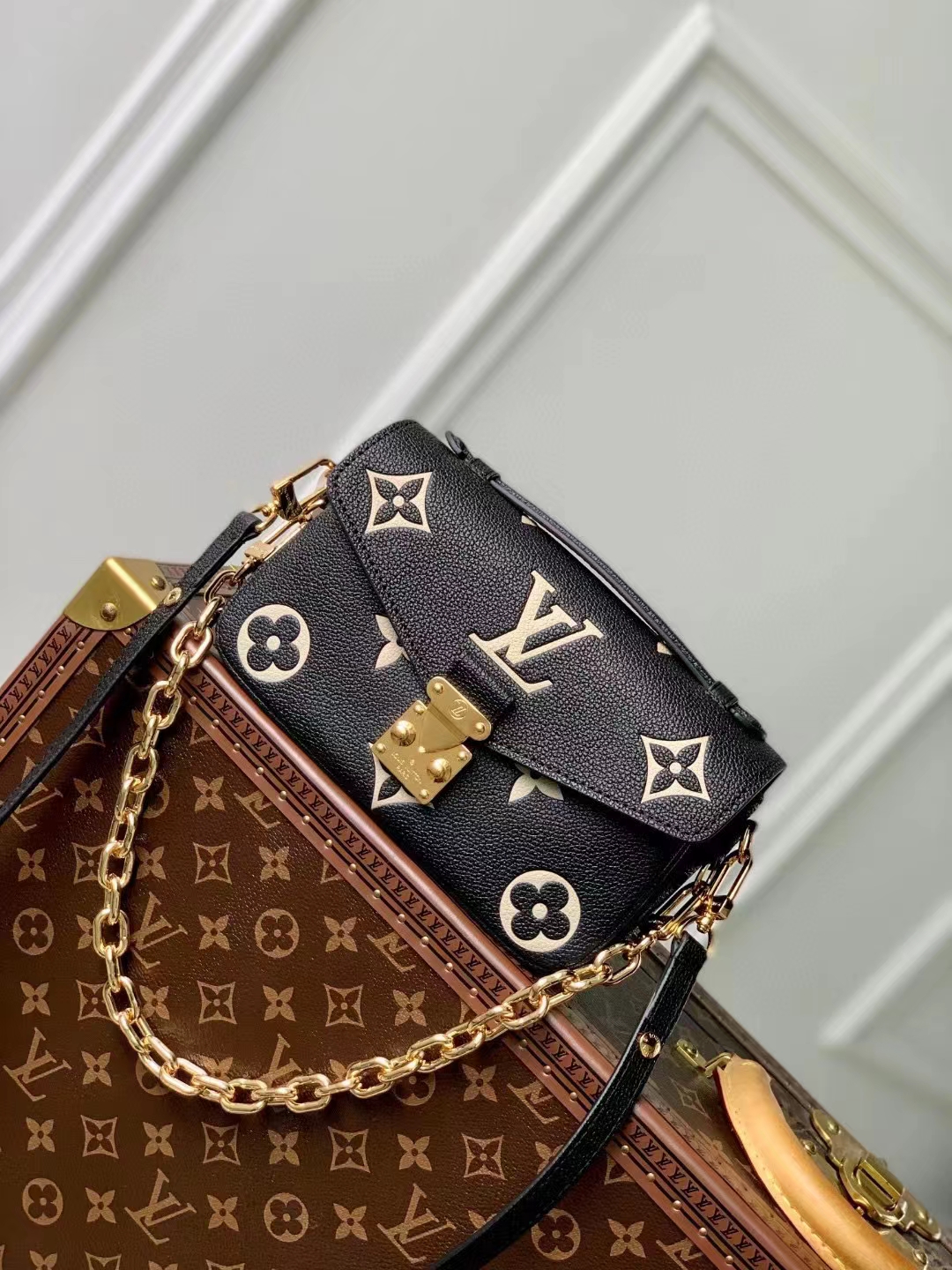 [TOP] Louis Vuitton LV East West Bag 21.5/6/13.5cm- Monogram