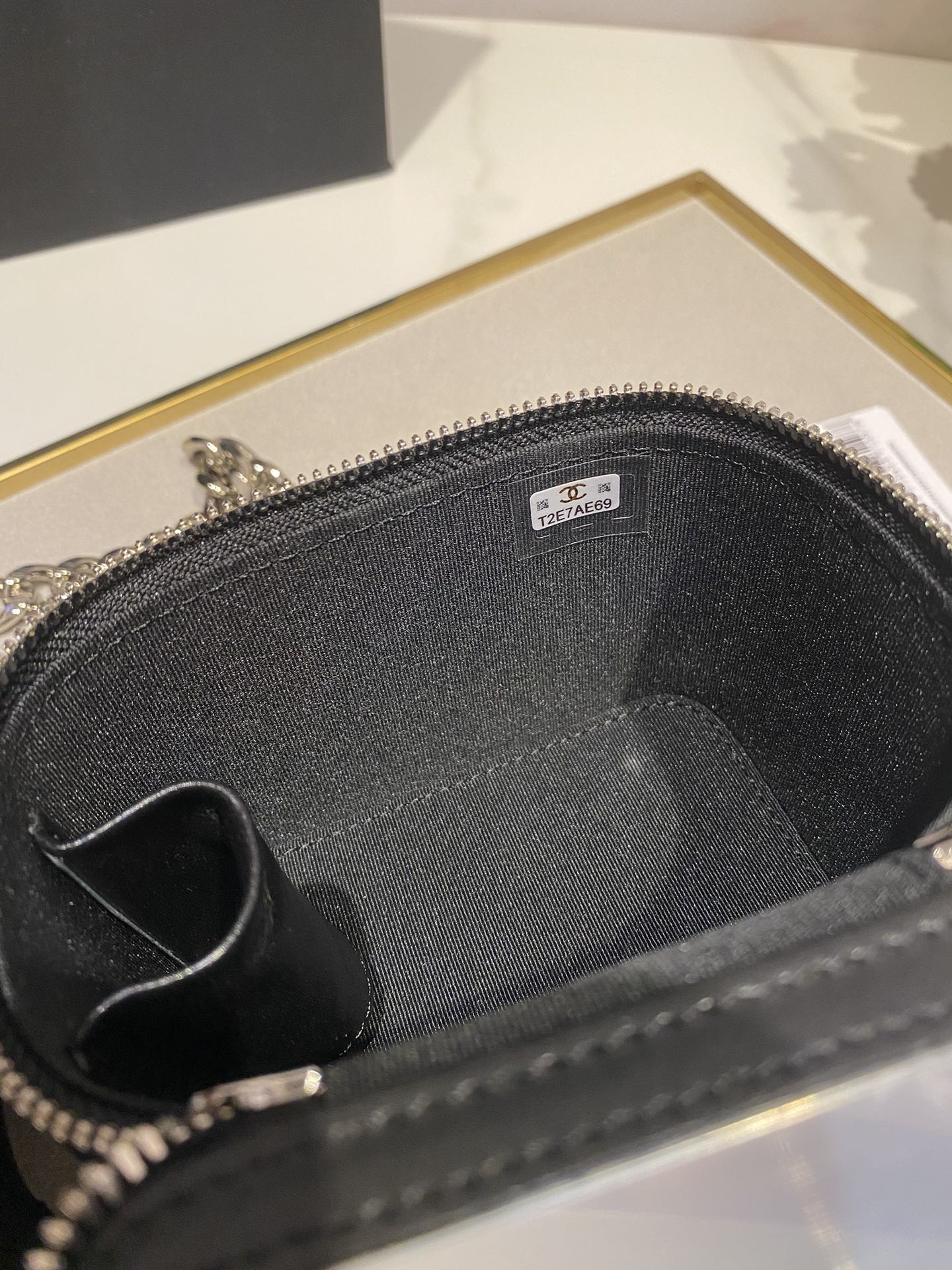 [TOP] CHANEL Enamel Buckle Chain Box 12*9*7cm  - SHW