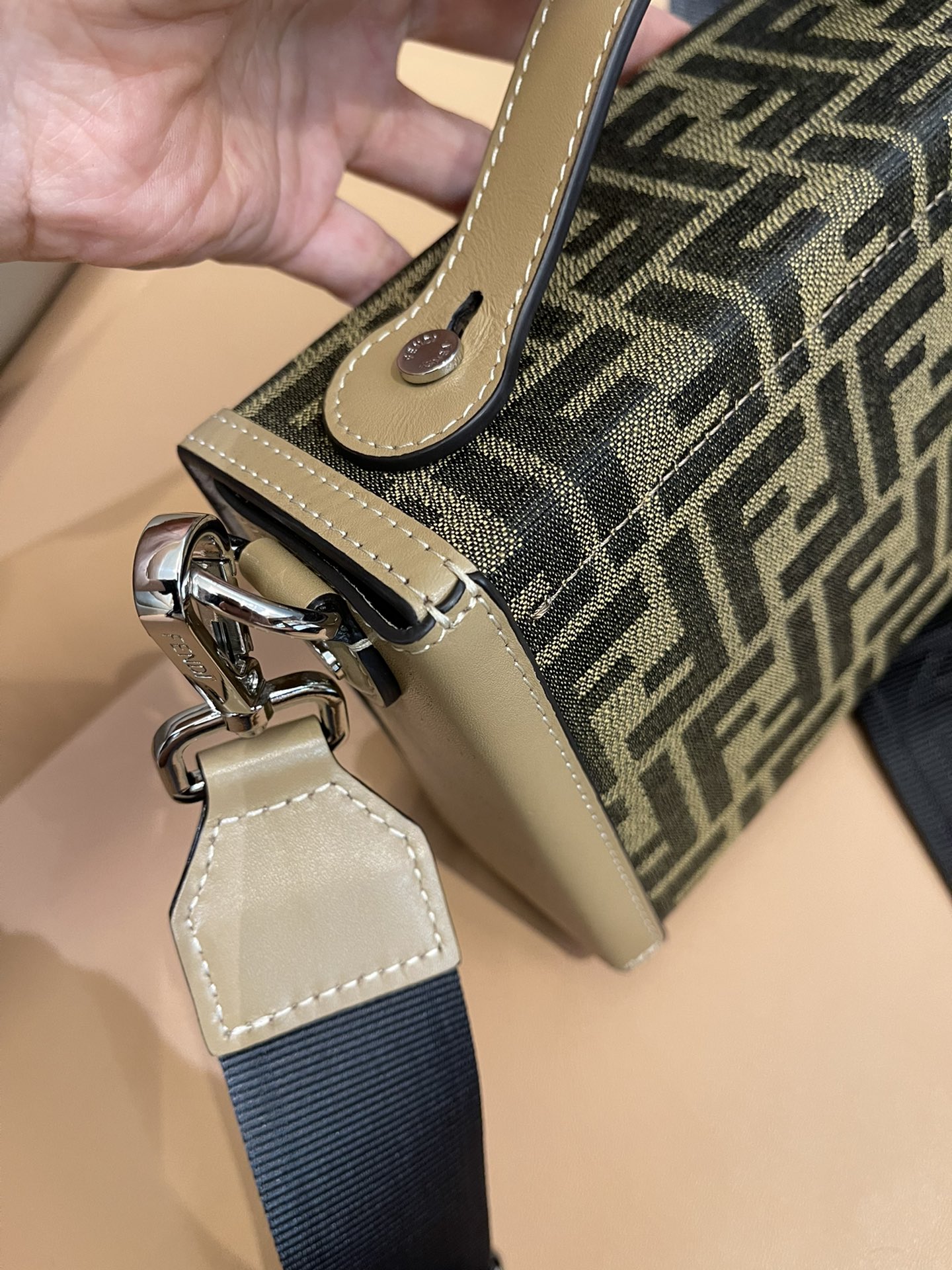 [TOP] FENDI HandBag 22*13*6.5cm