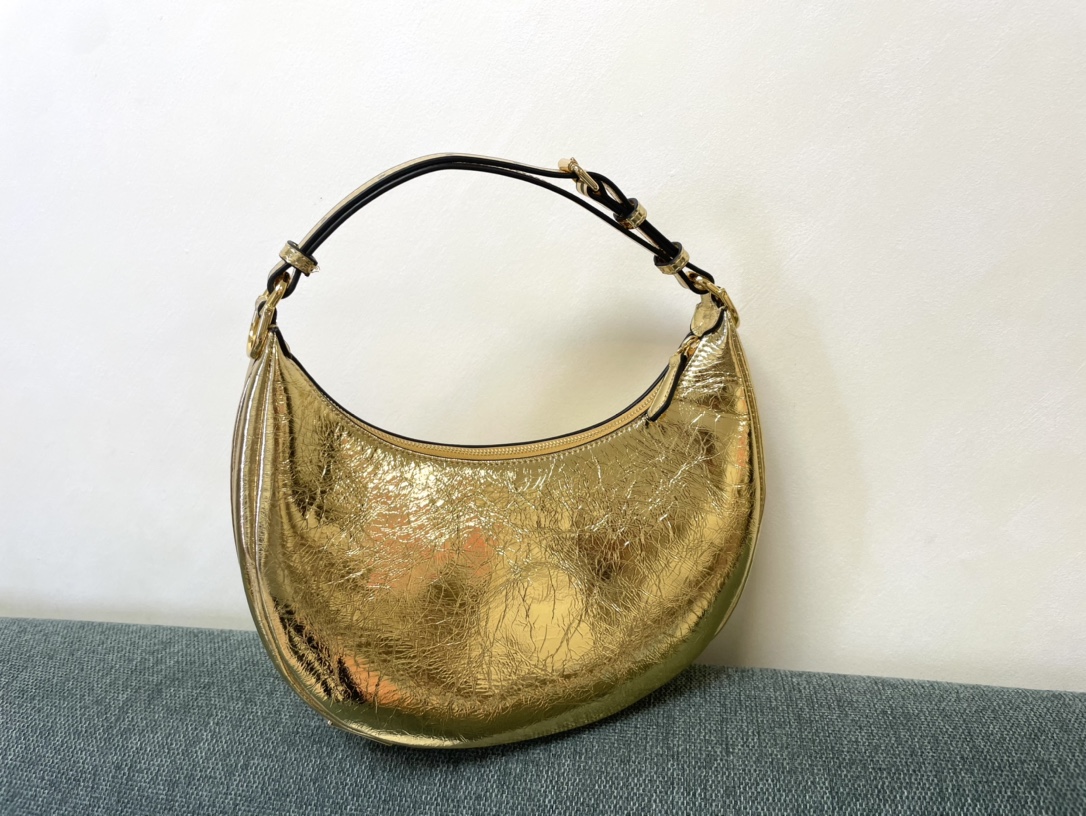 [TOP] FENDI Graphy Bag - Gold