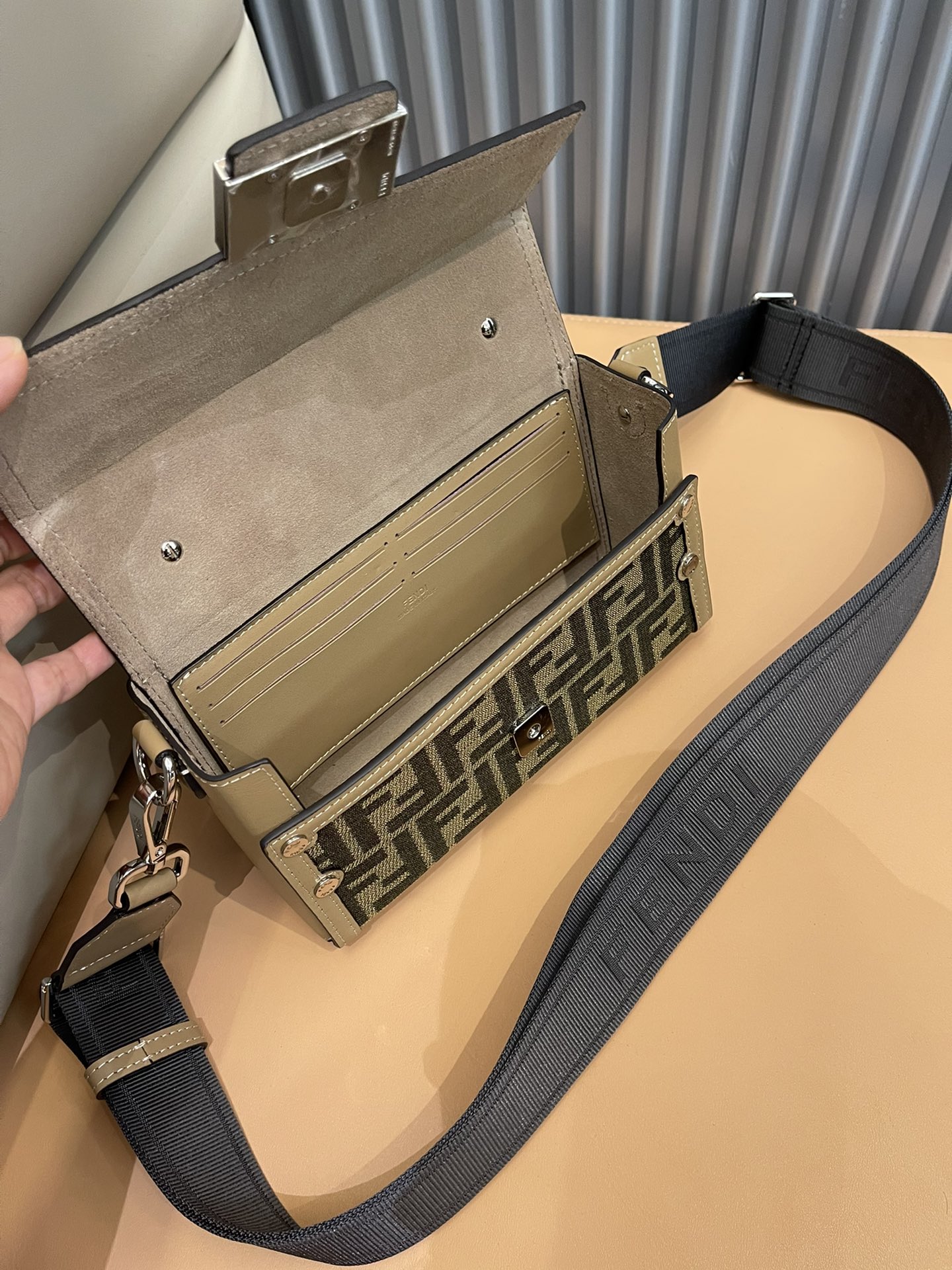 [TOP] FENDI HandBag 22*13*6.5cm