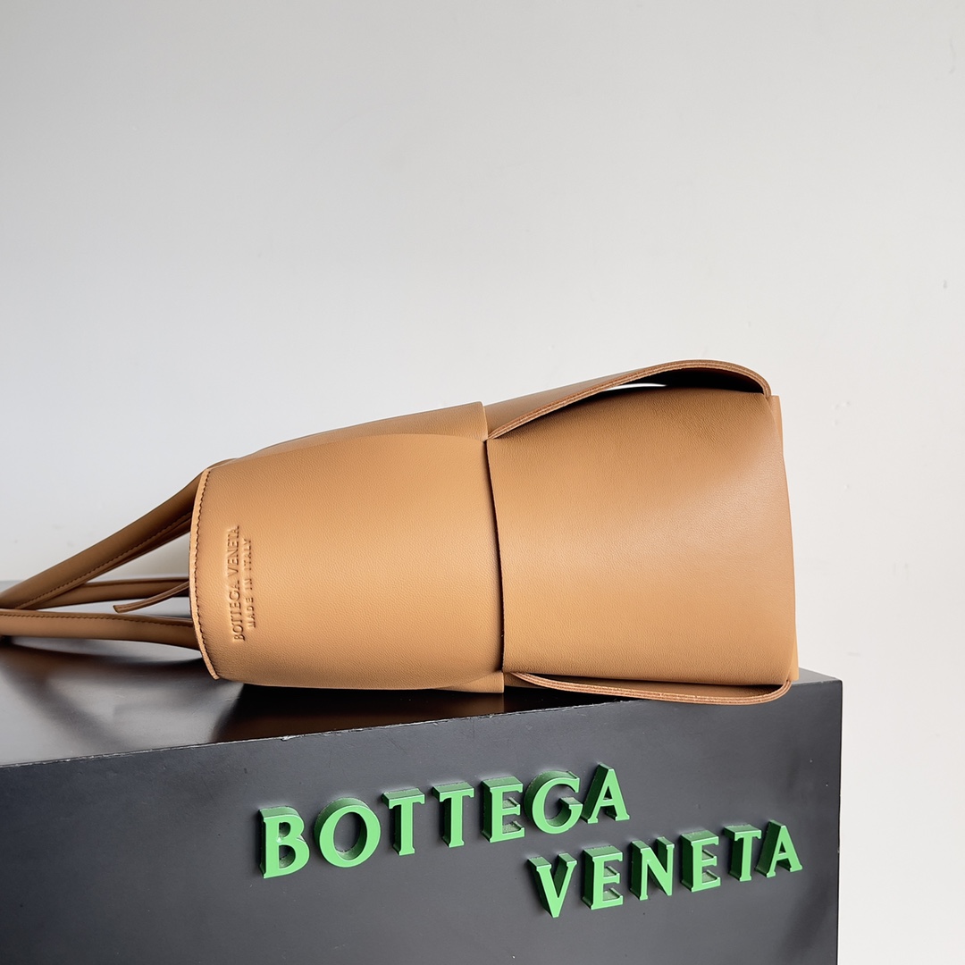 [TOP] Bottega Veneta BV Tote - Brown