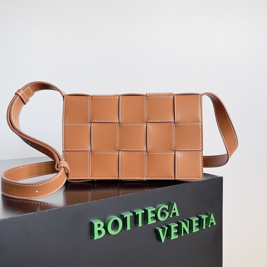 [TOP] Bottega Veneta BV Cassette Bags- Brown