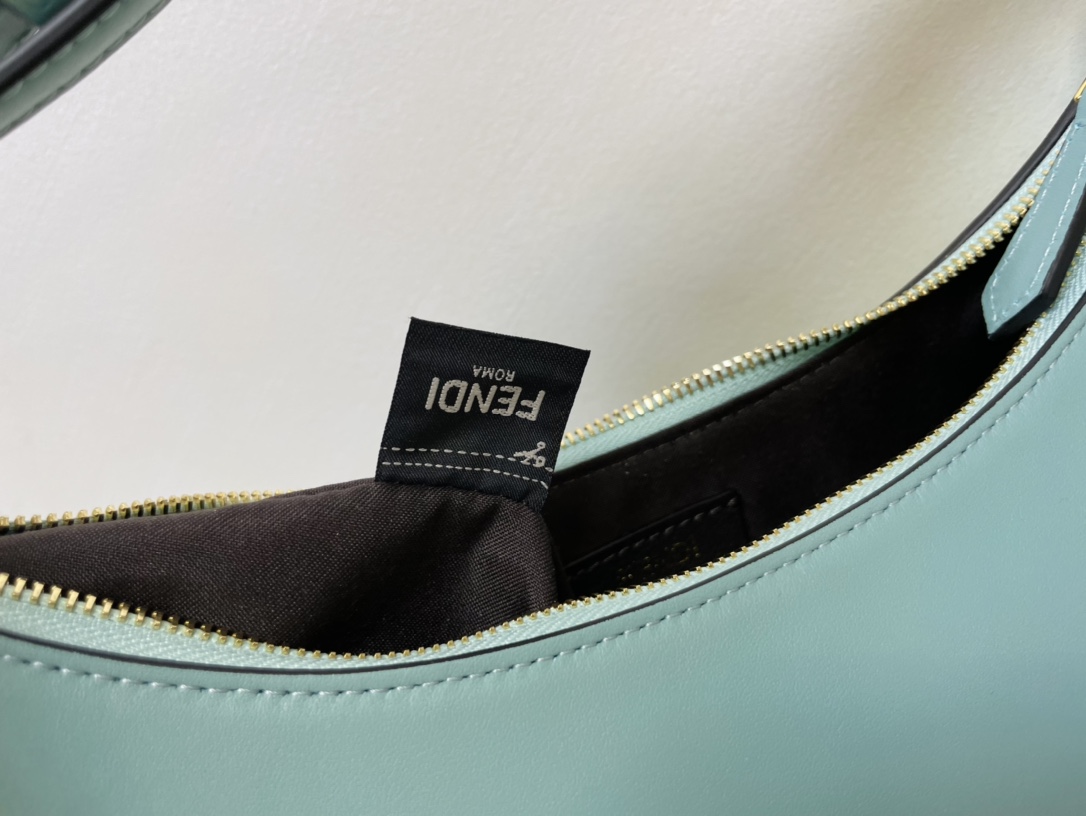 [TOP] FENDI Graphy Bag - Green