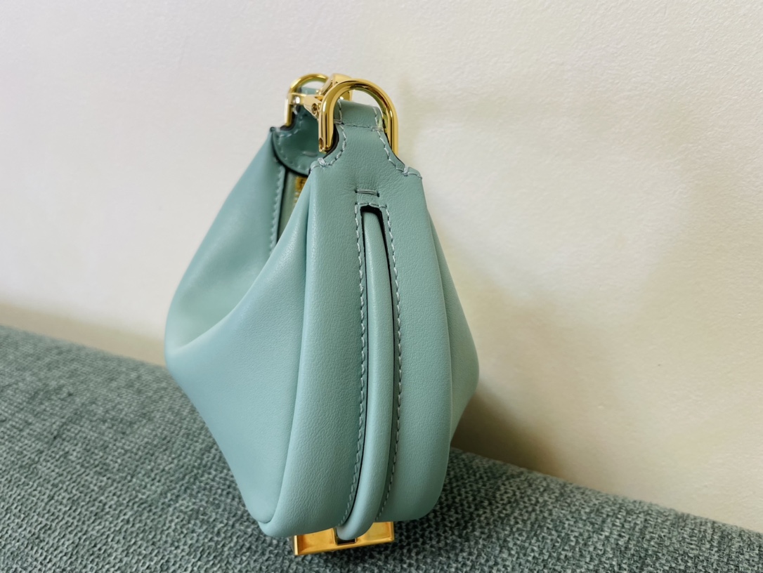 [TOP] FENDI Graphy Bag 5×16.5×14 - Green