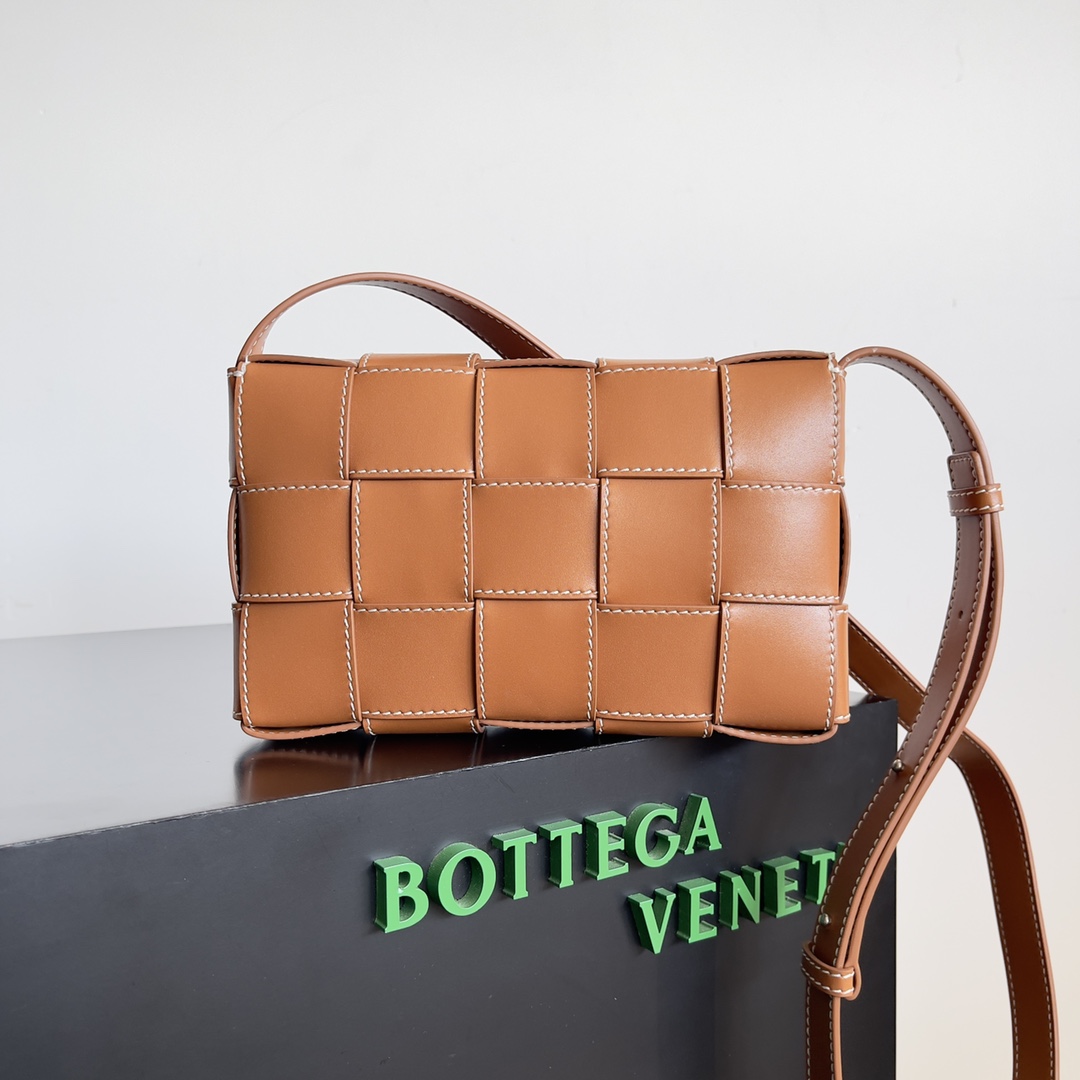 [TOP] Bottega Veneta BV Cassette Bags- Brown