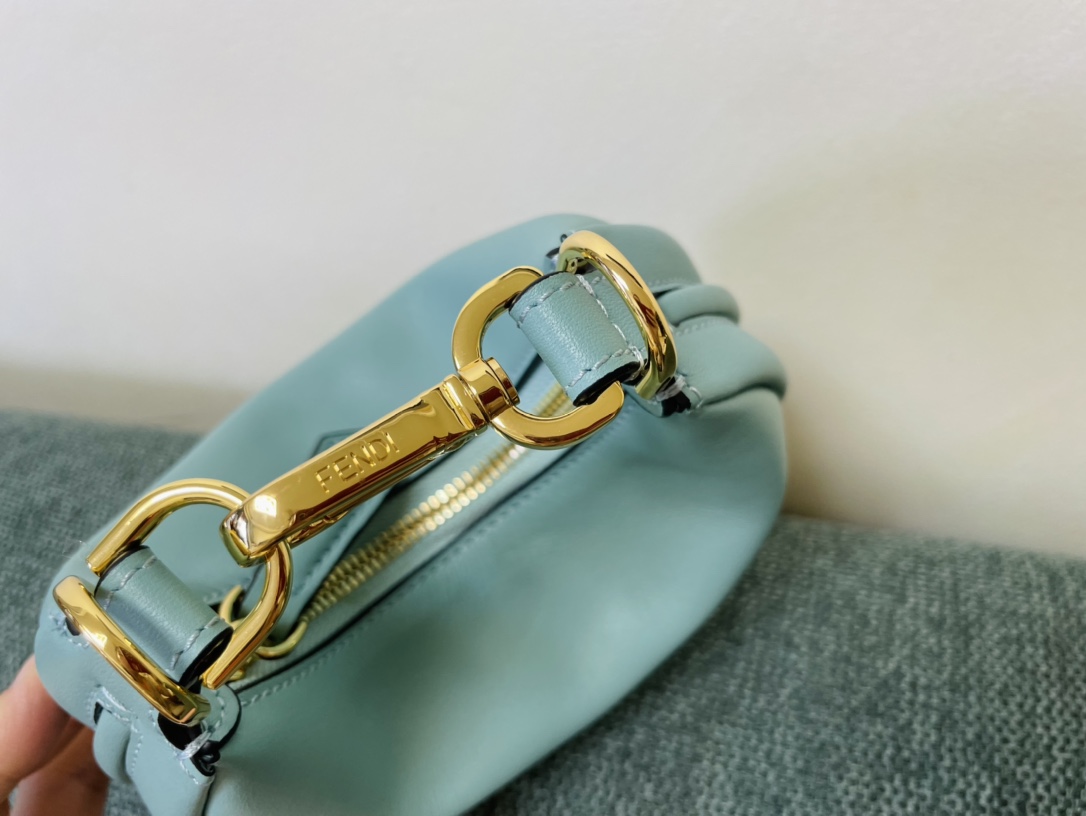 [TOP] FENDI Graphy Bag 5×16.5×14 - Green