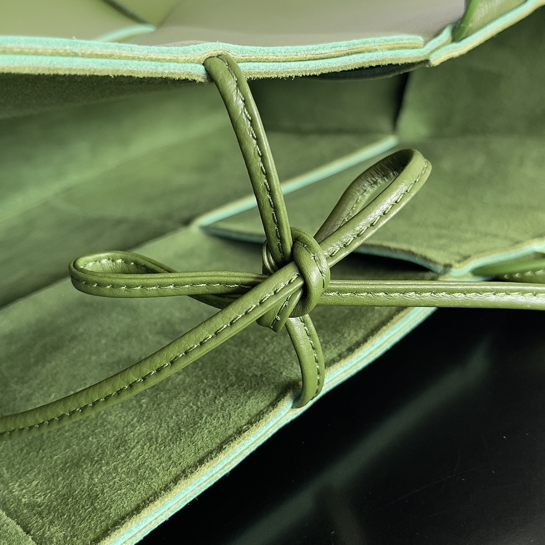 [TOP] Bottega Veneta BV Tote - Green