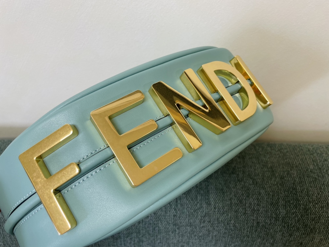 [TOP] FENDI Graphy Bag - Green