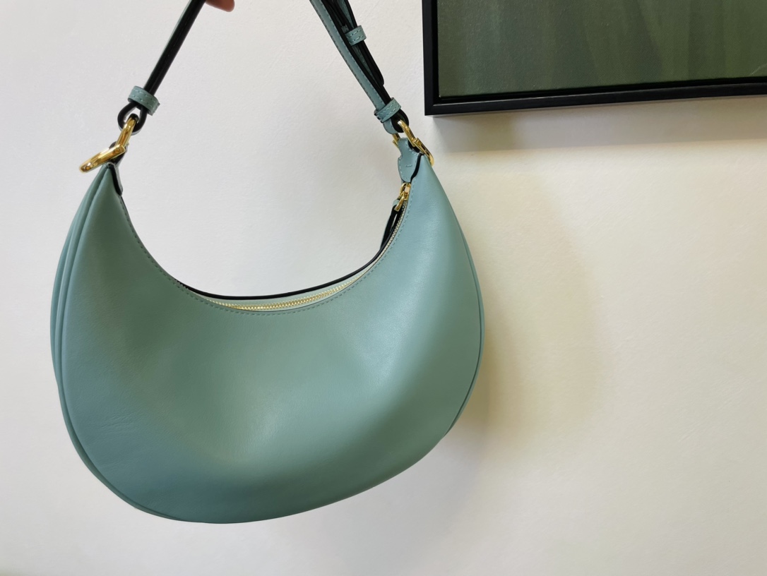 [TOP] FENDI Graphy Bag - Green