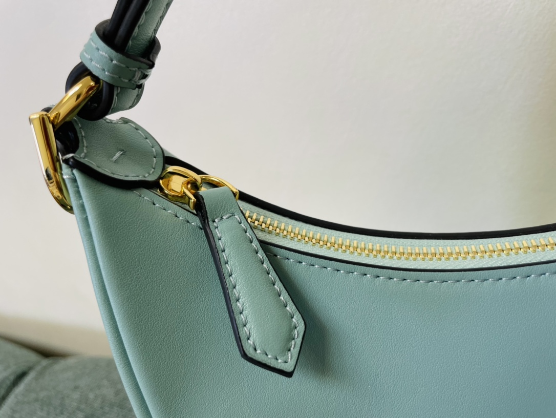 [TOP] FENDI Graphy Bag 5×16.5×14 - Green