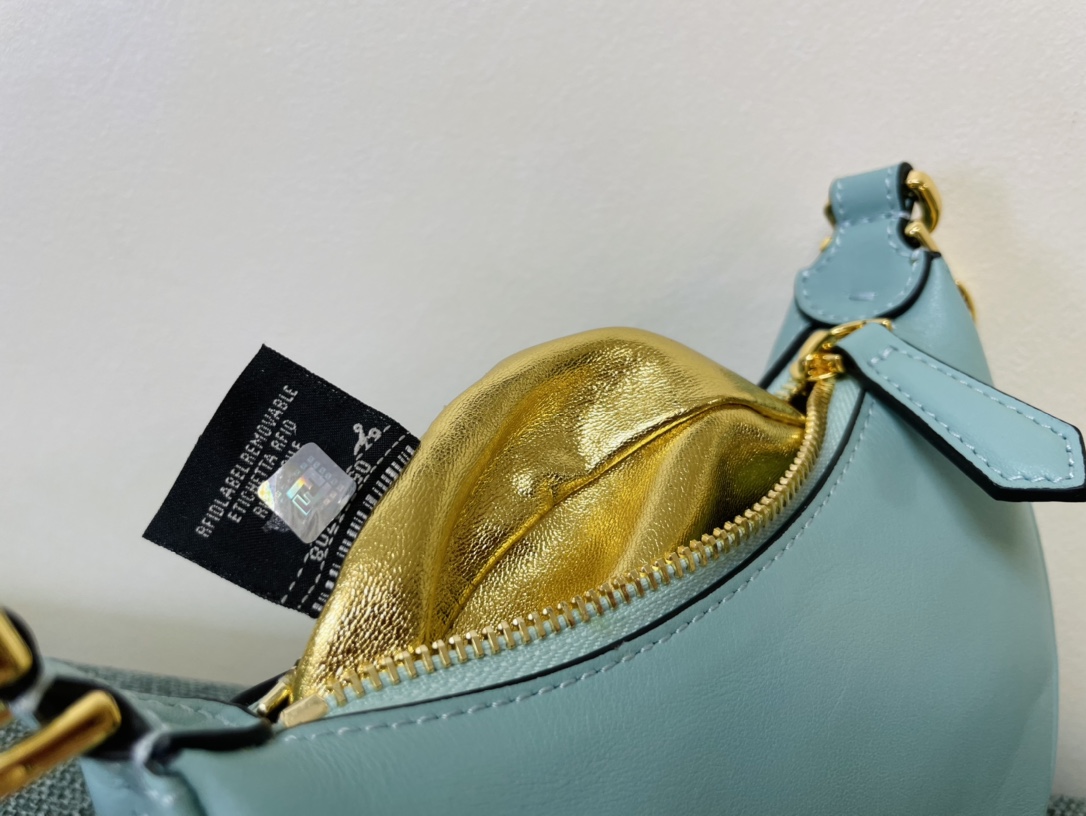 [TOP] FENDI Graphy Bag 5×16.5×14 - Green