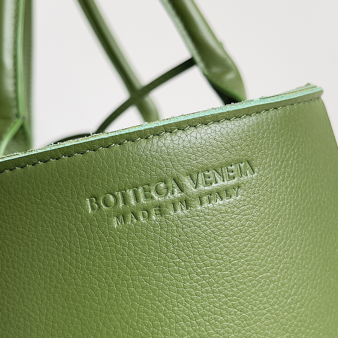 [TOP] Bottega Veneta BV Tote - Green