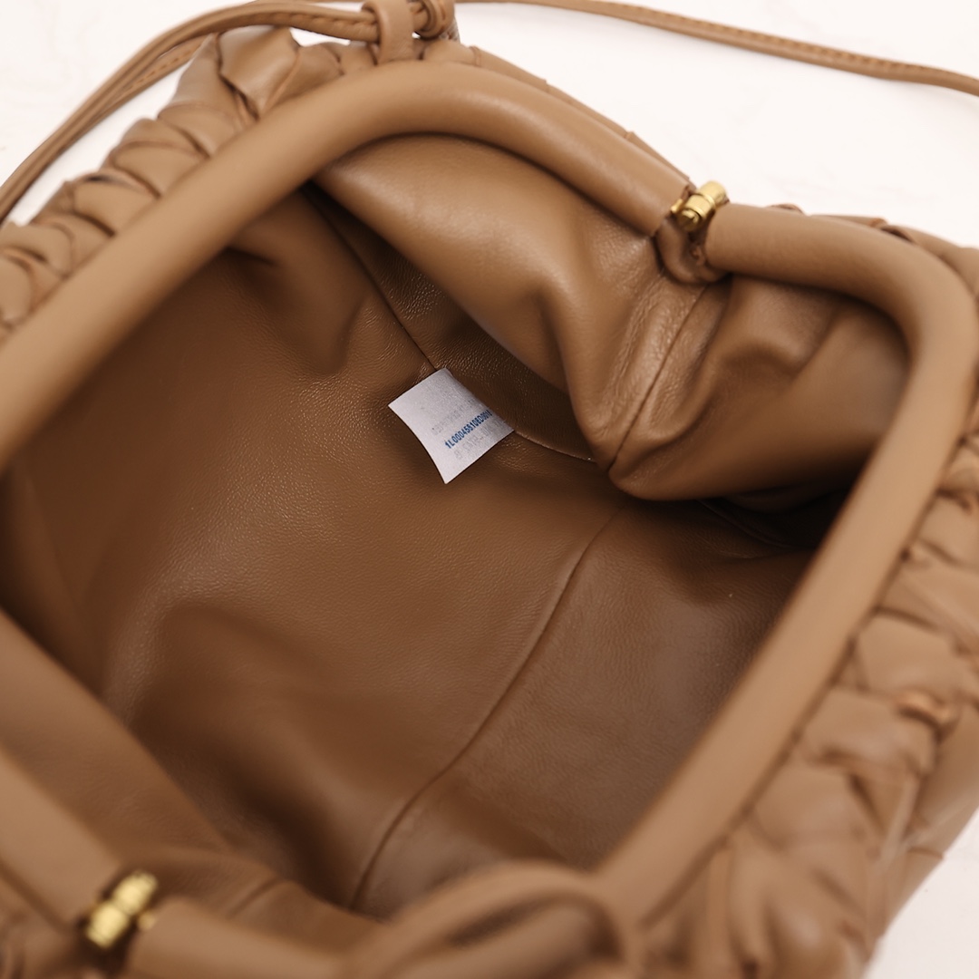 [TOP] Bottega Veneta BV Mini Pouch Bag - Brown