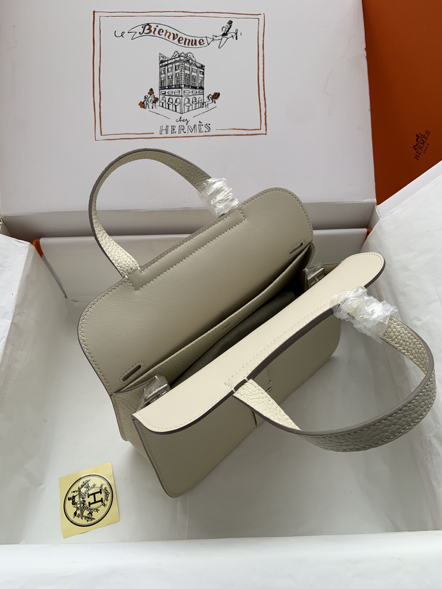 [TOP] HERMES  Clemence Leather Halzan Bag 25cm - White