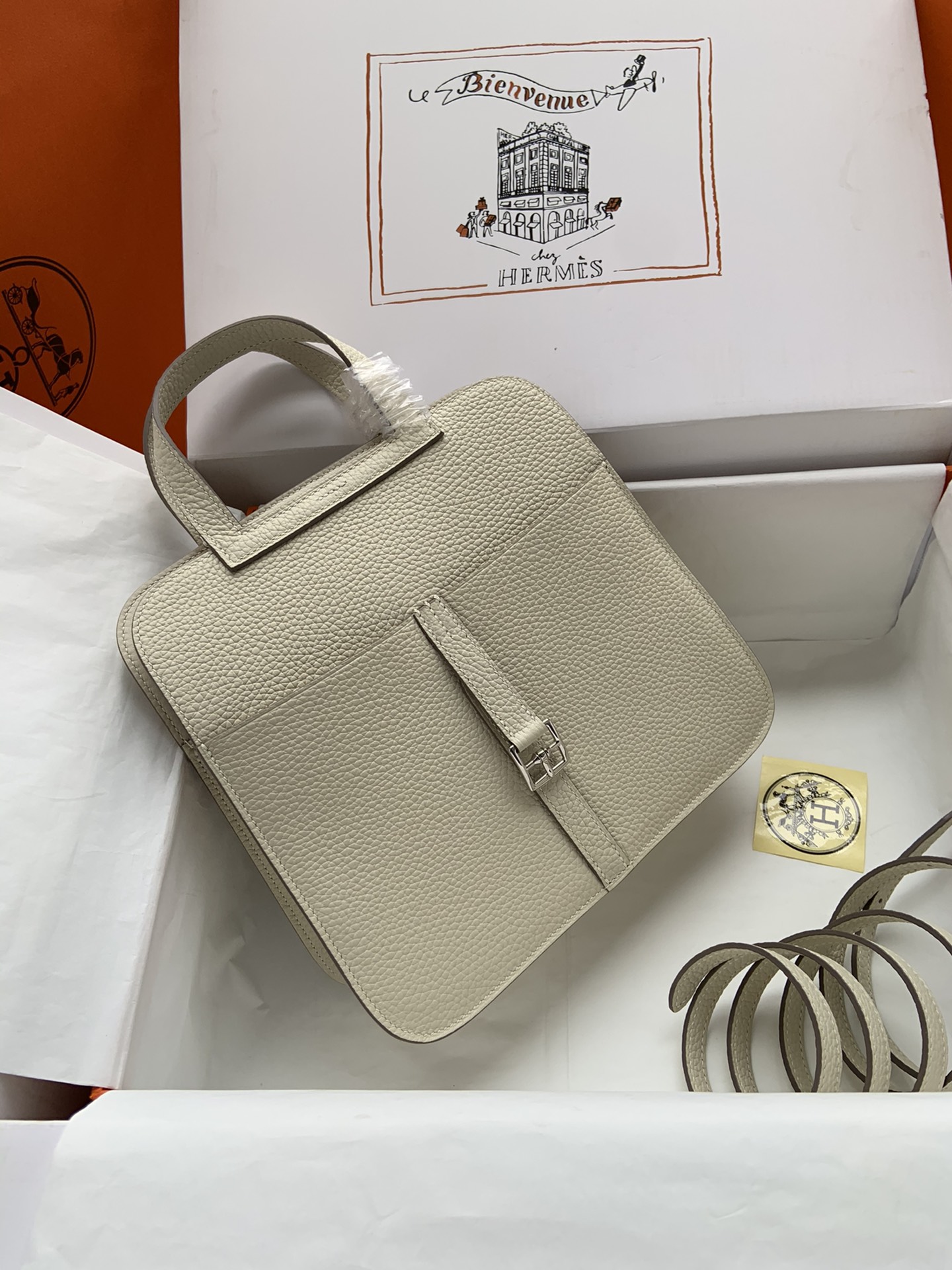 [TOP] HERMES  Clemence Leather Halzan Bag 25cm - White