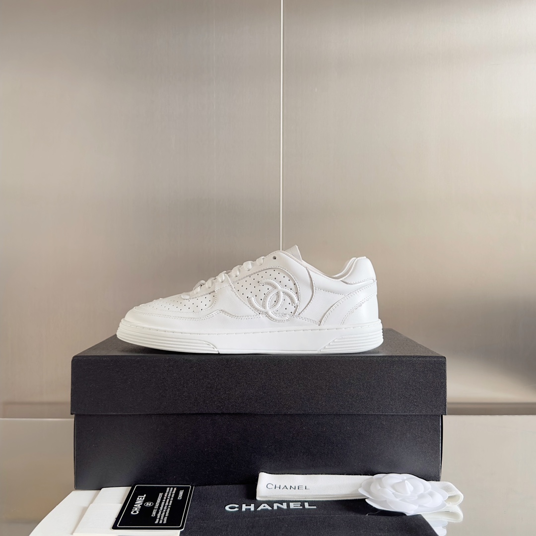 [TOP] CHANEL 23A Sneaker - White