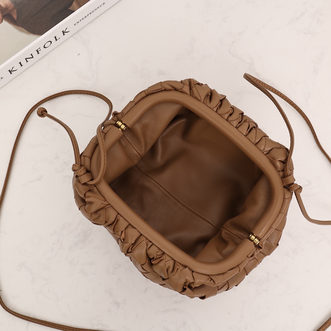 [TOP] Bottega Veneta BV Mini Pouch Bag - Brown