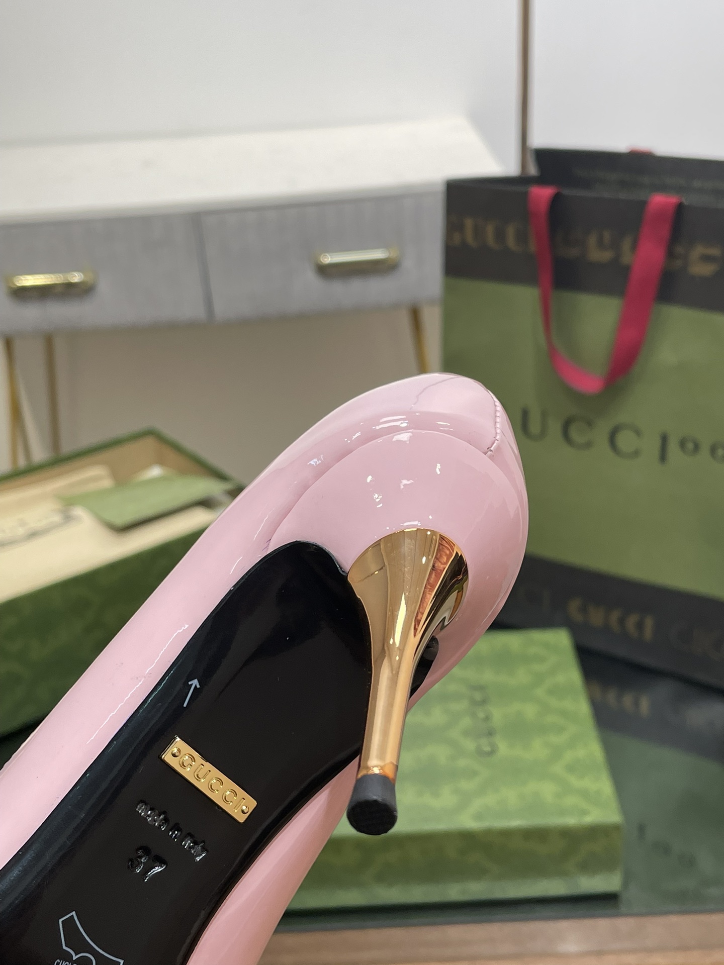 [TOP] GUCCI Pointy Pump - Pink