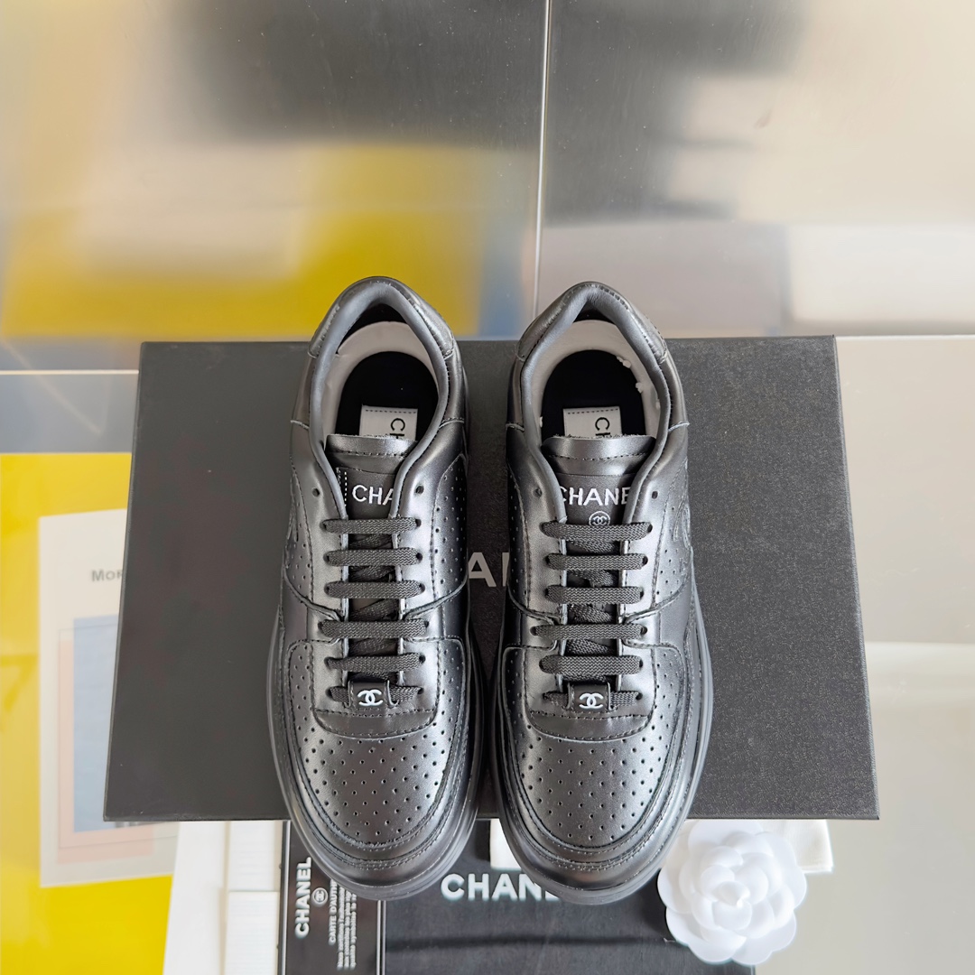 [TOP] CHANEL 23A Sneaker - Black
