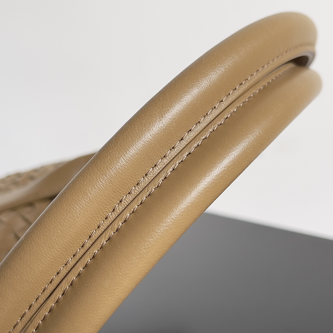 [TOP] Bottega Veneta BV Medium Cabat Bags - Brown