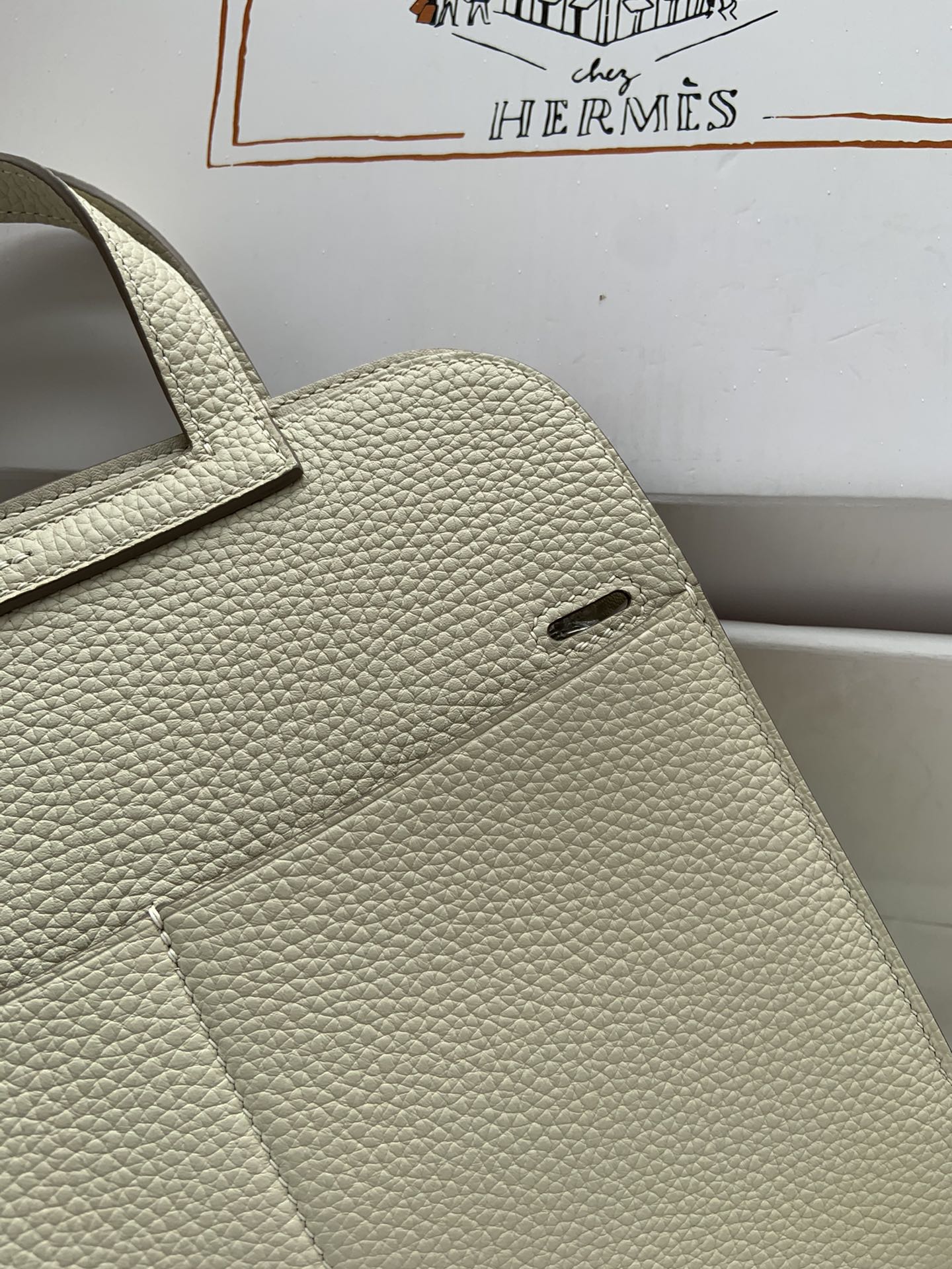 [TOP] HERMES  Clemence Leather Halzan Bag 25cm - White
