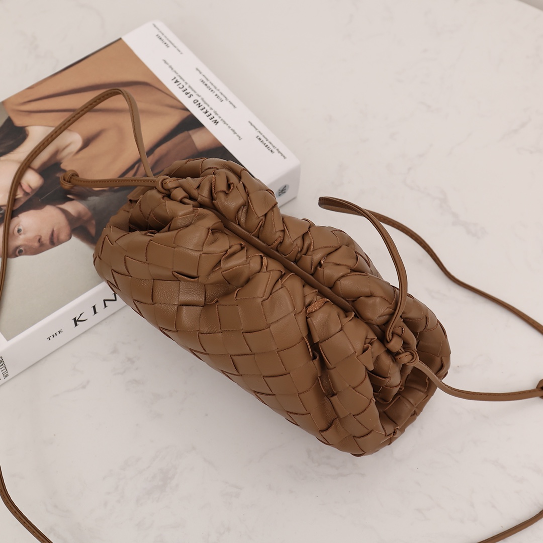 [TOP] Bottega Veneta BV Mini Pouch Bag - Brown