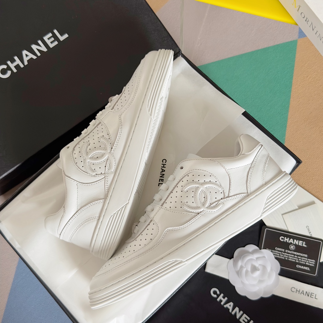 [TOP] CHANEL 23A Sneaker - White