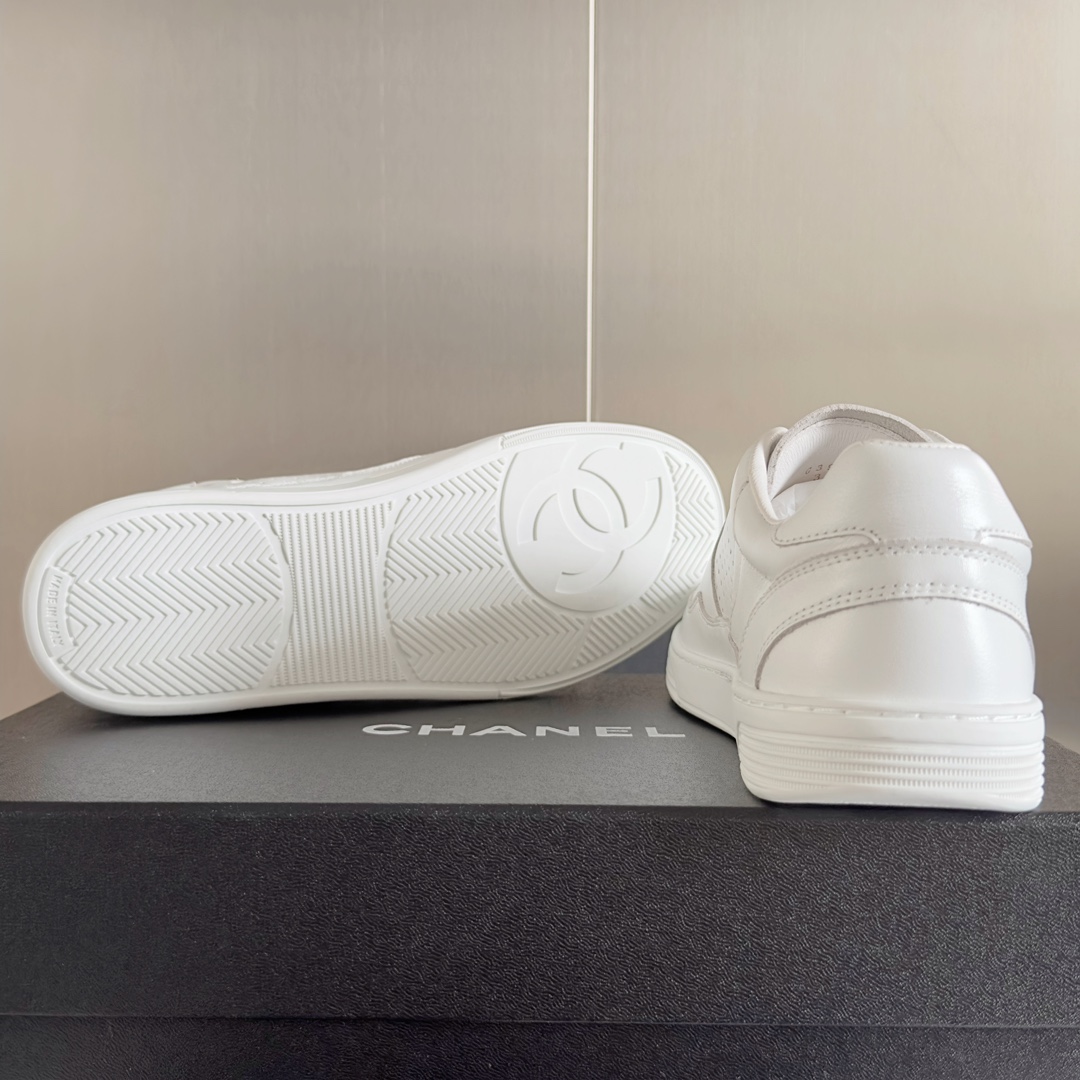 [TOP] CHANEL 23A Sneaker - White