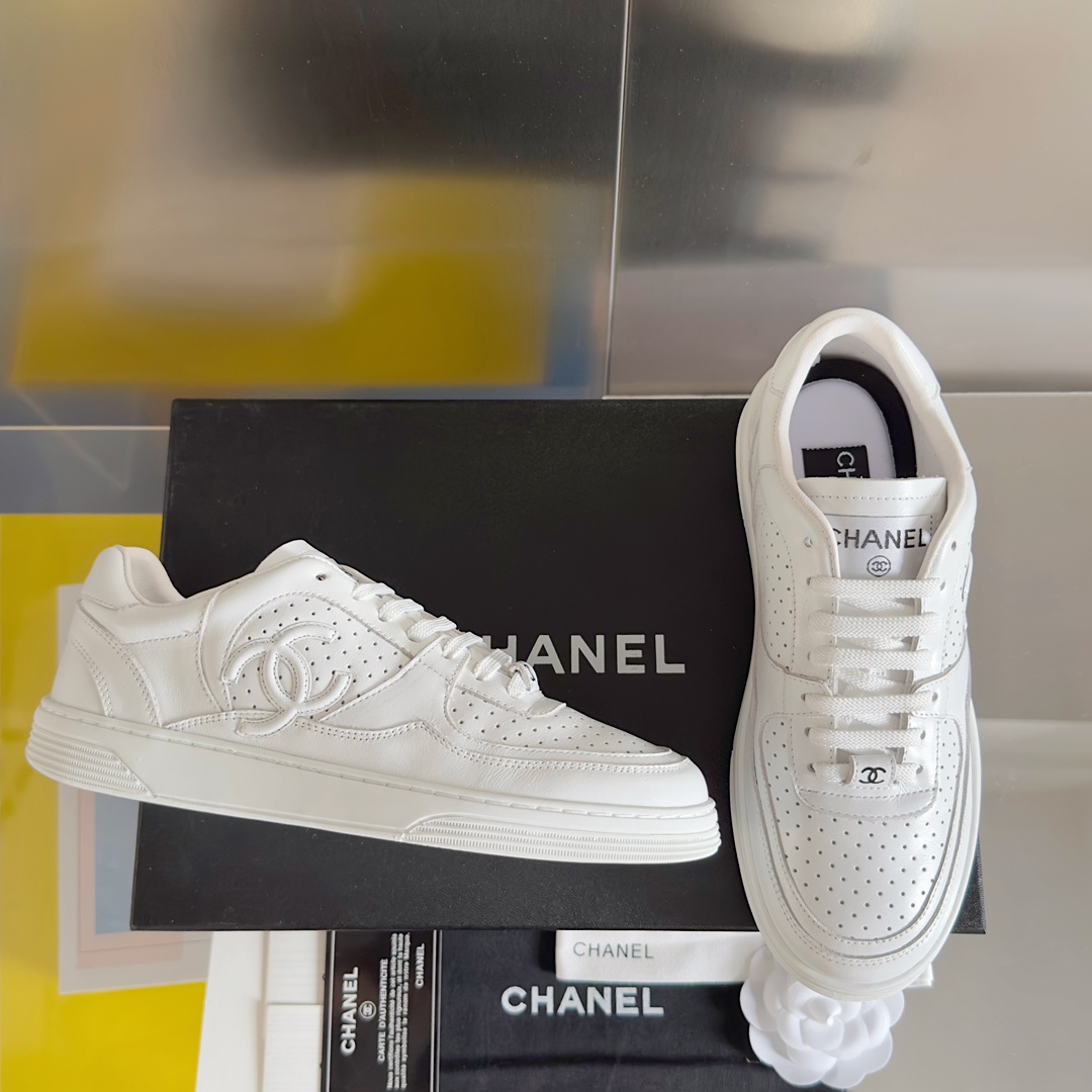 [TOP] CHANEL 23A Sneaker - White