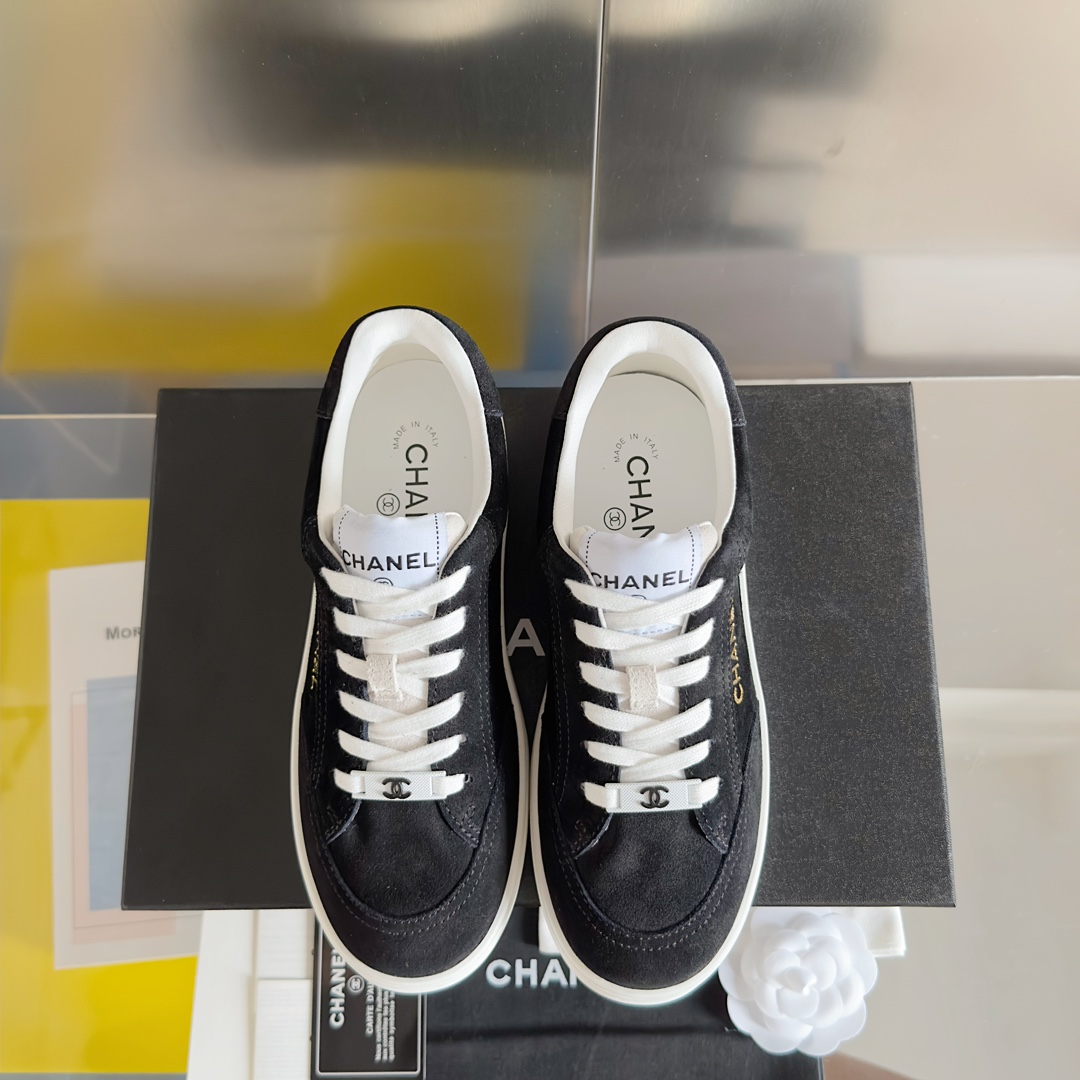 [TOP] CHANEL 23A Sneaker - Panda Color - Black