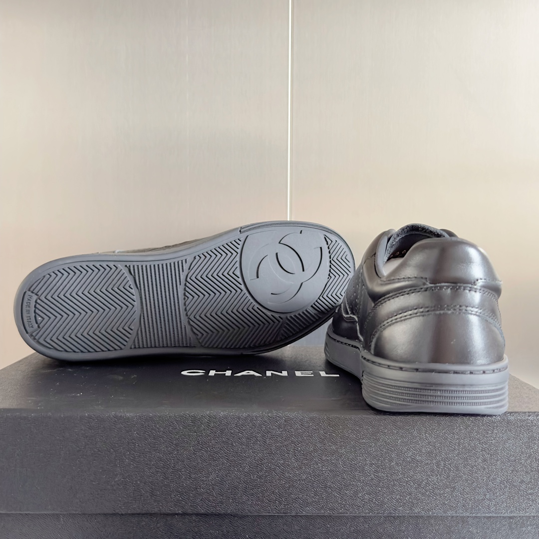 [TOP] CHANEL 23A Sneaker - Black
