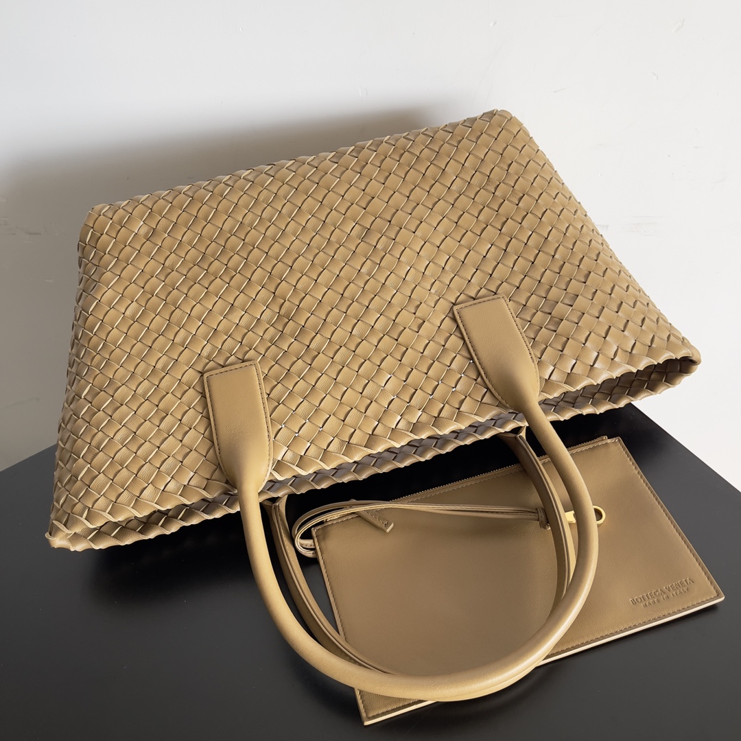 [TOP] Bottega Veneta BV Medium Cabat Bags - Brown