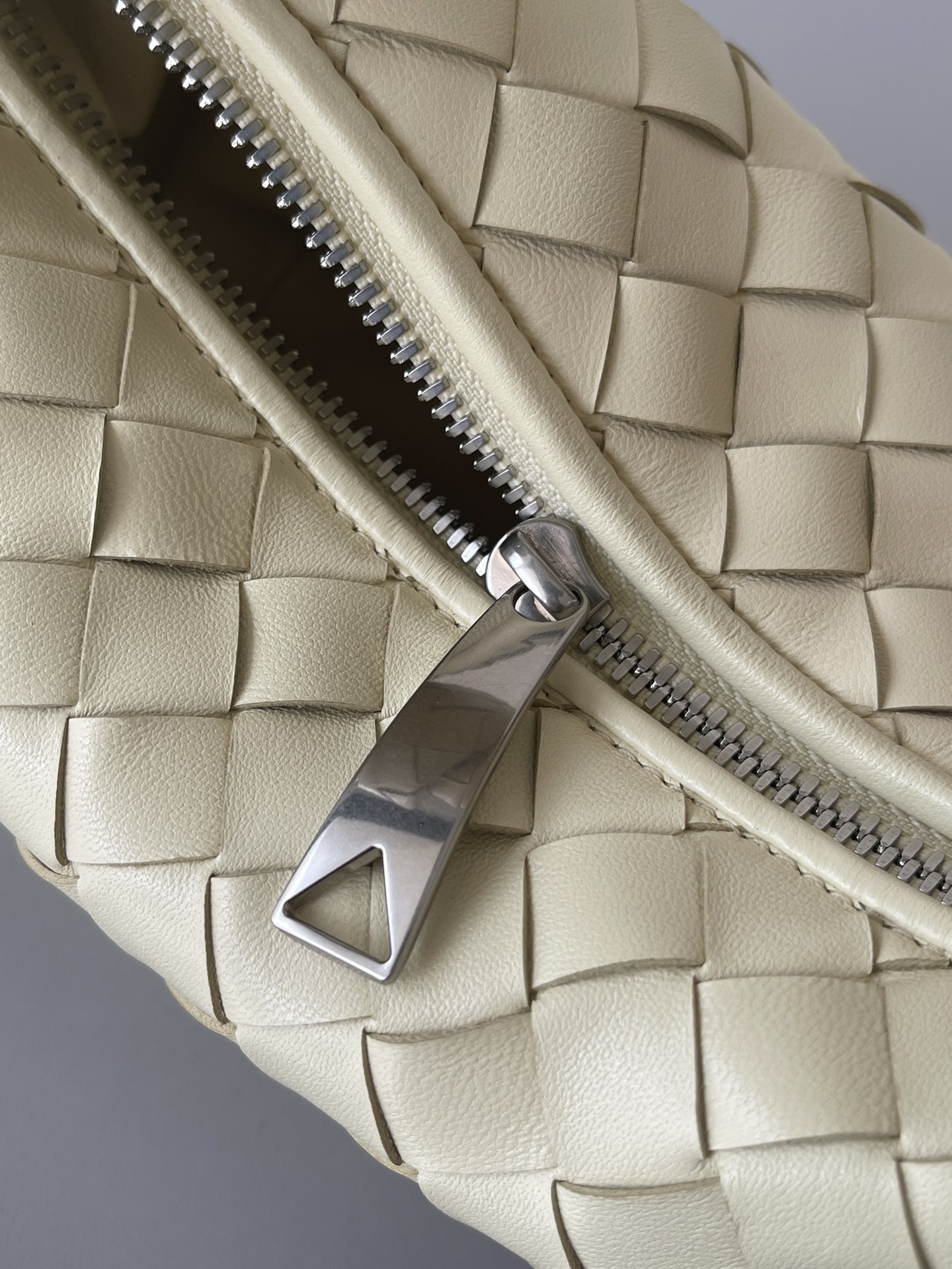 [TOP] Bottega Veneta BV Jodie Mini Bag - Cream