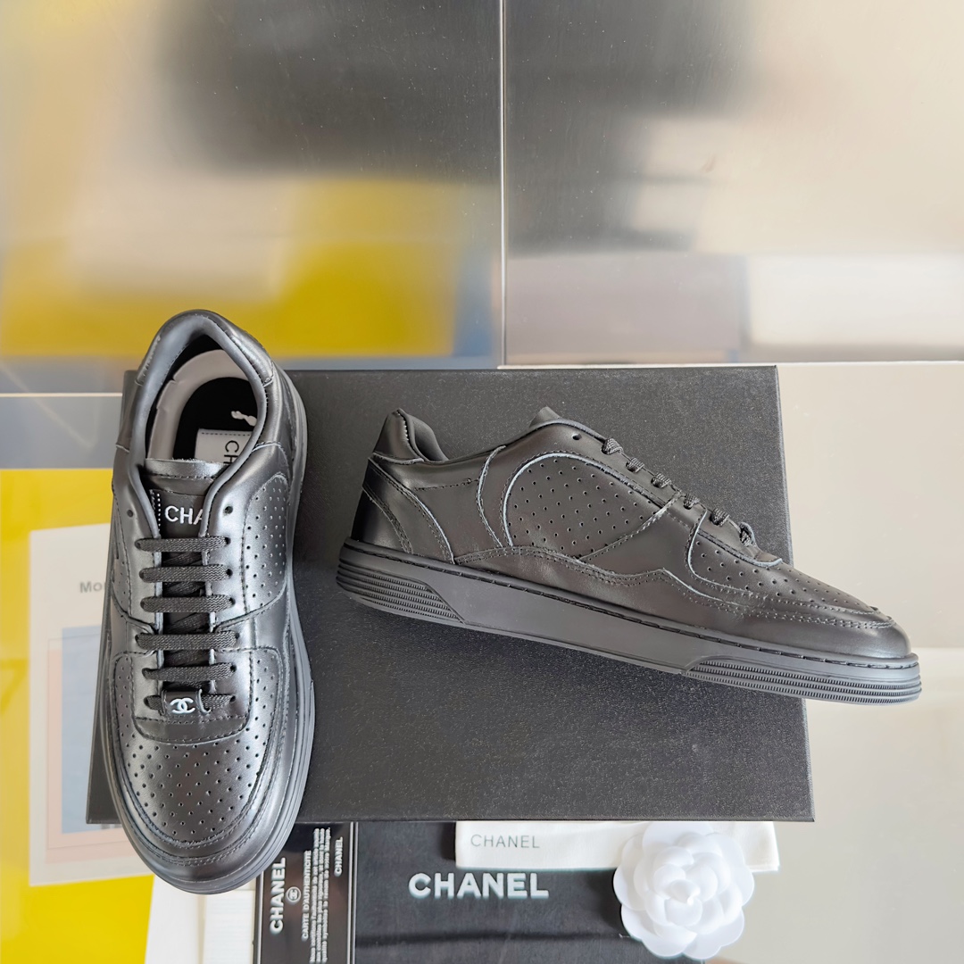 [TOP] CHANEL 23A Sneaker - Black