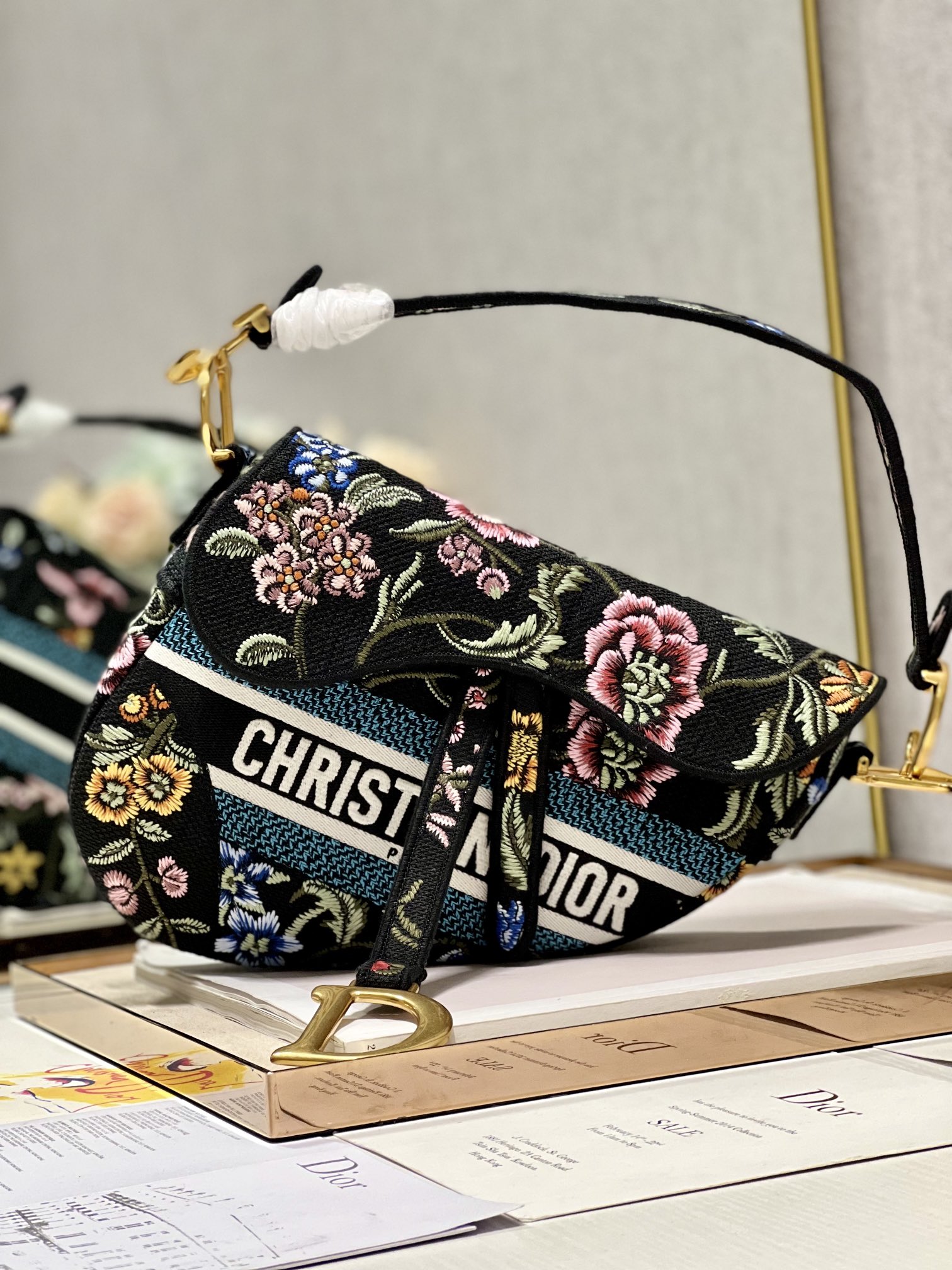 [TOP] Christian Dior Saddle Bag 25 cm - Flowers Black