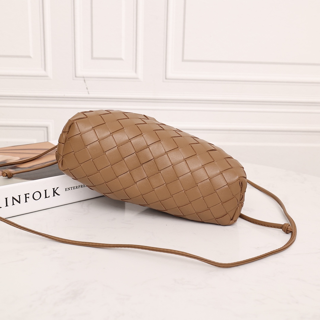 [TOP] Bottega Veneta BV Mini Pouch Bag - Brown