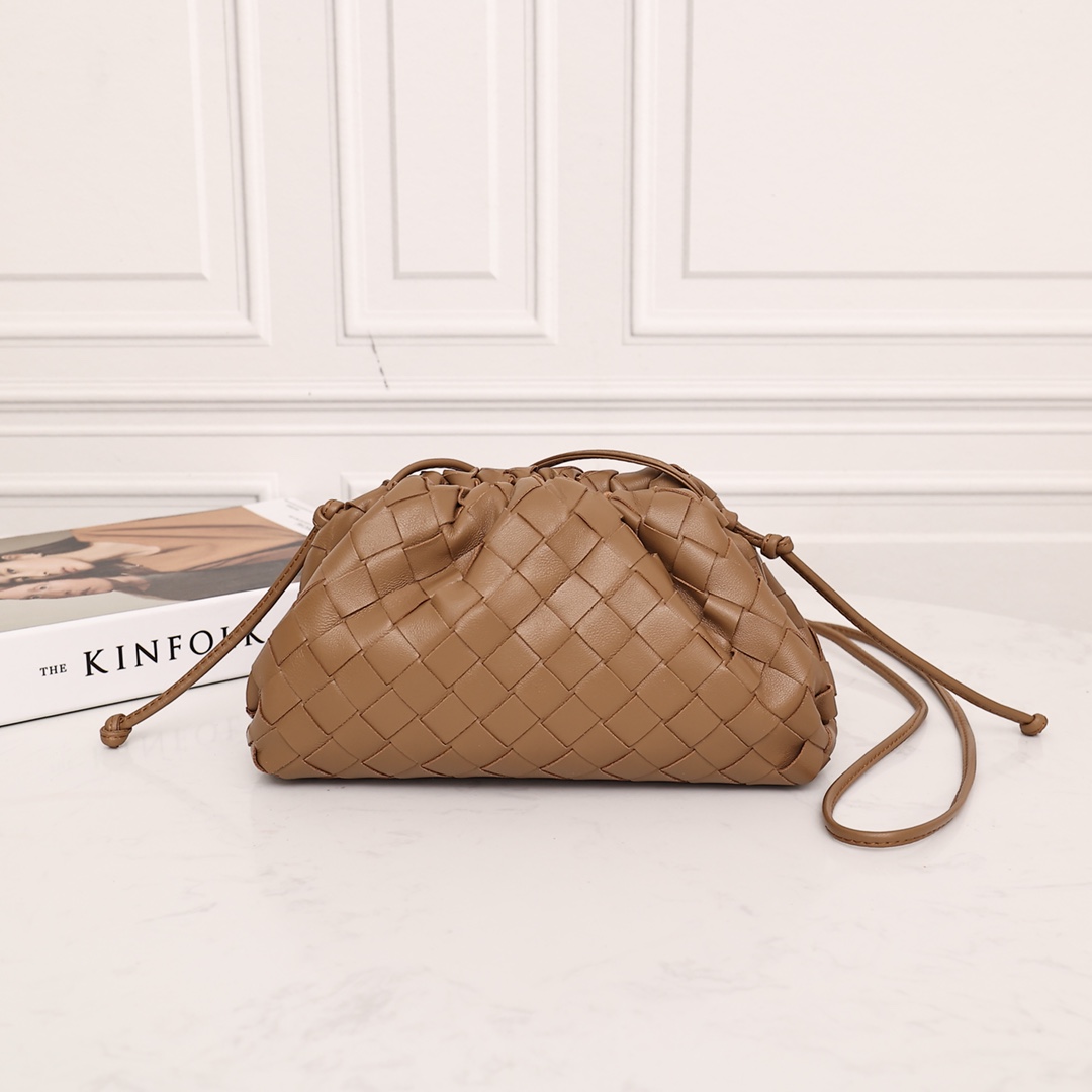 [TOP] Bottega Veneta BV Mini Pouch Bag - Brown