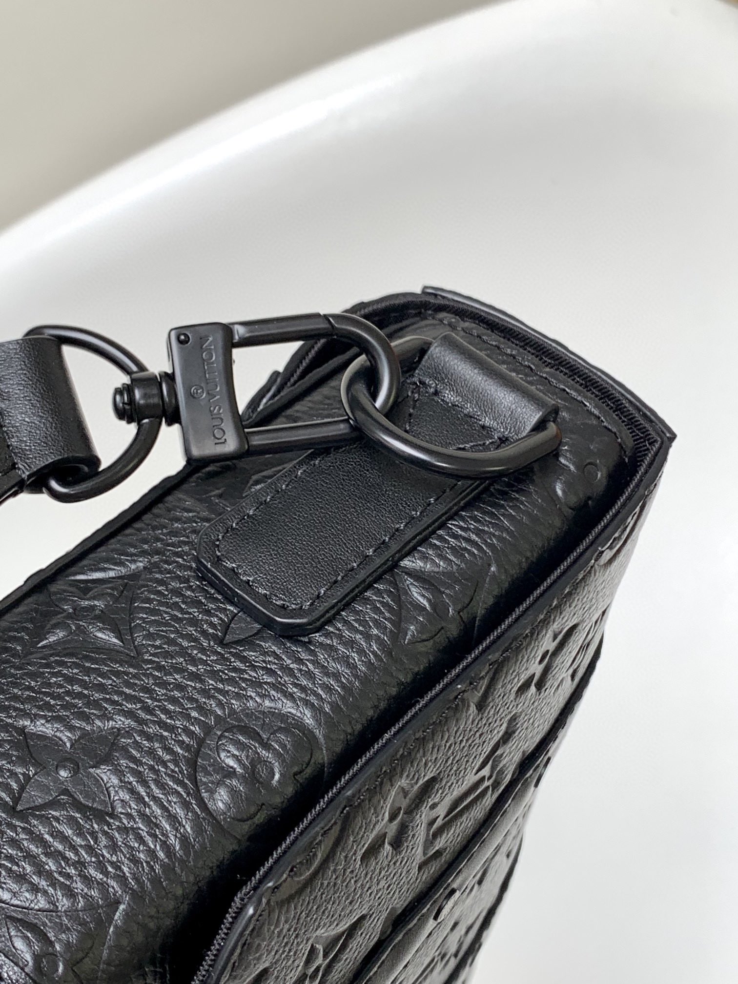 [TOP] Louis Vuitton LV Trunk Monogram Taurillon Bag 24 x 18 x 5.5 cm - Black