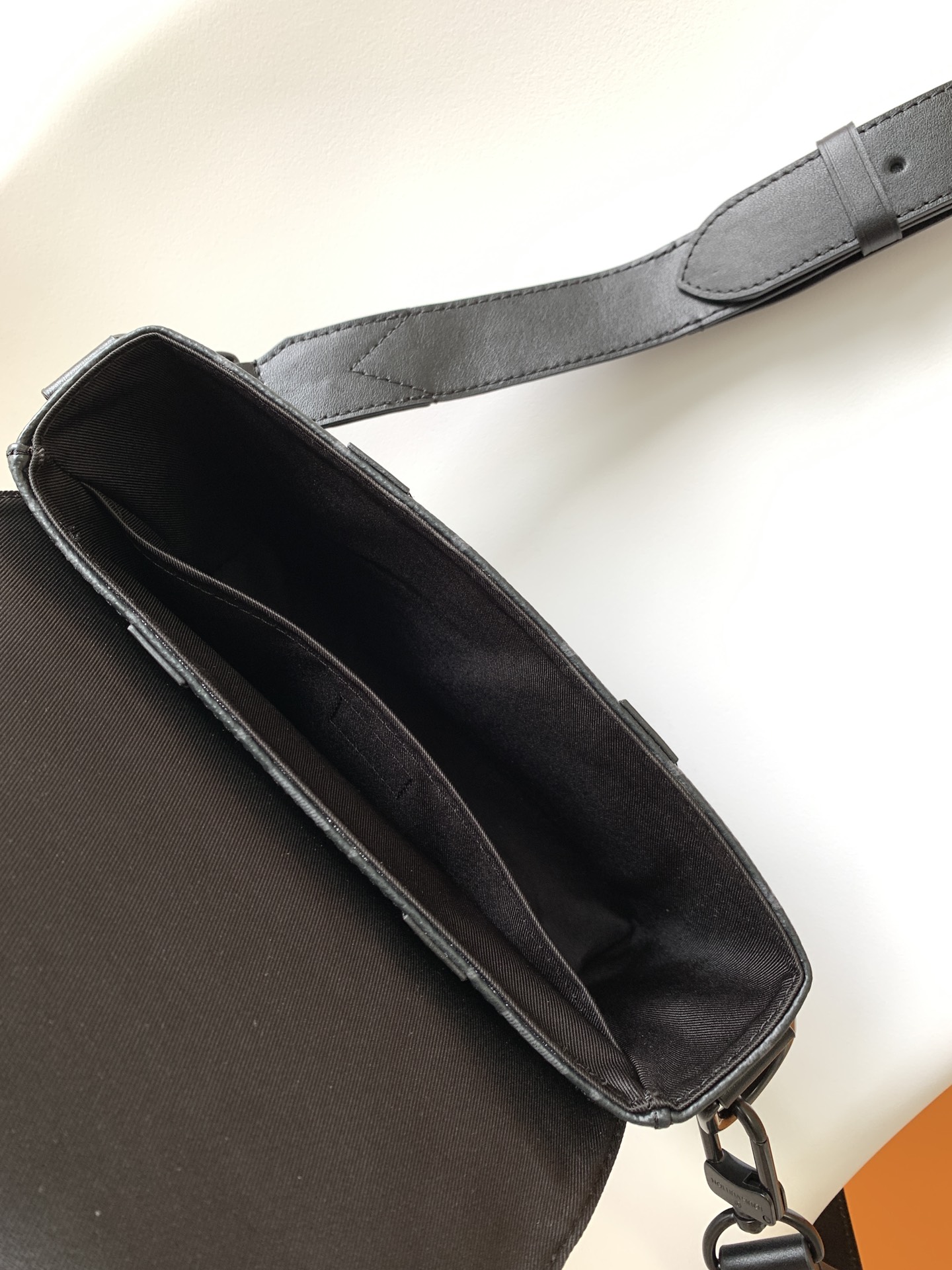 [TOP] Louis Vuitton LV Trunk Monogram Eclipse Bag - Black