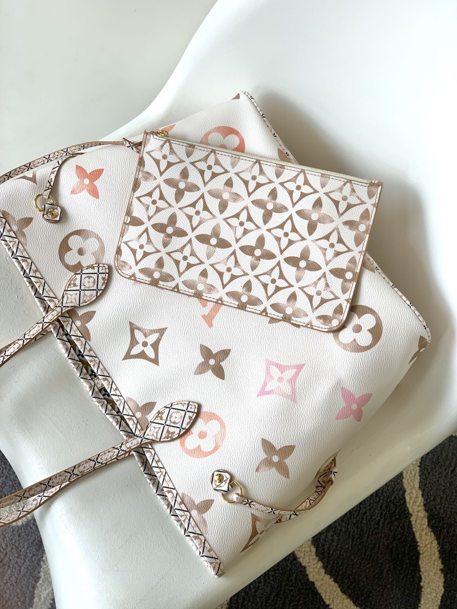 [TOP] Louis Vuitton LV Neverfull Giant Monogram Bag 31 x 28 x 14 cm - Yellow