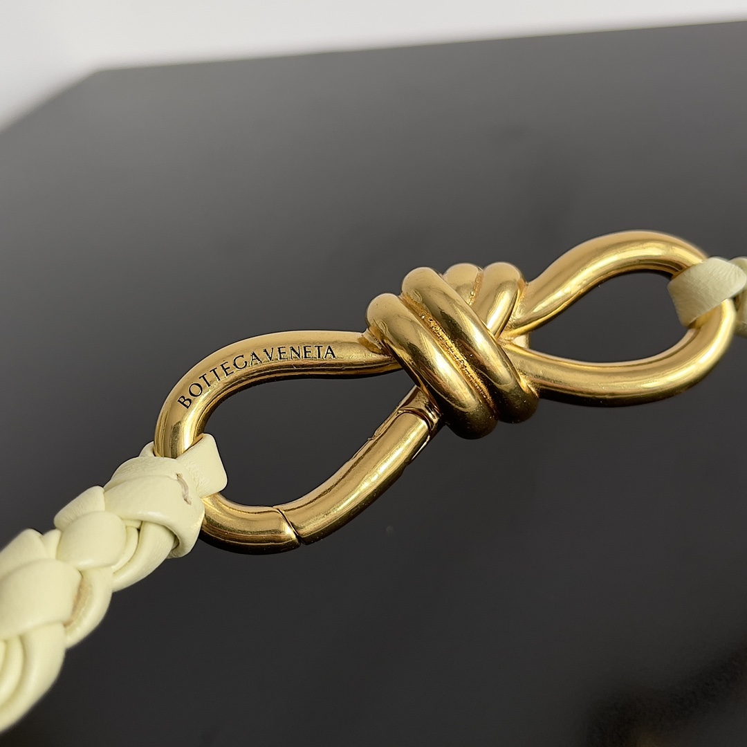 [TOP] Bottega Veneta BV Andiamo Bags - Green