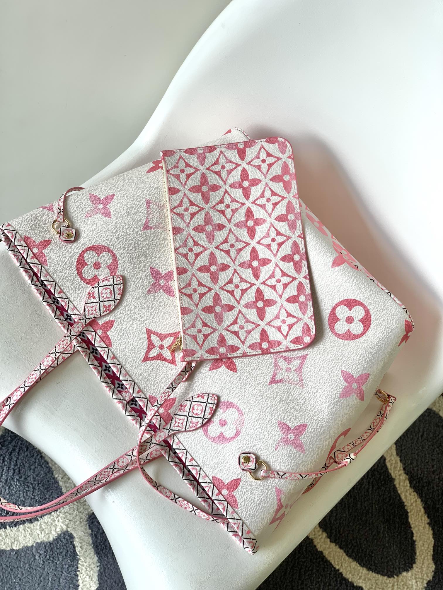 [TOP] Louis Vuitton LV Neverfull Giant Monogram Bag 31 x 28 x 14 cm - Pink