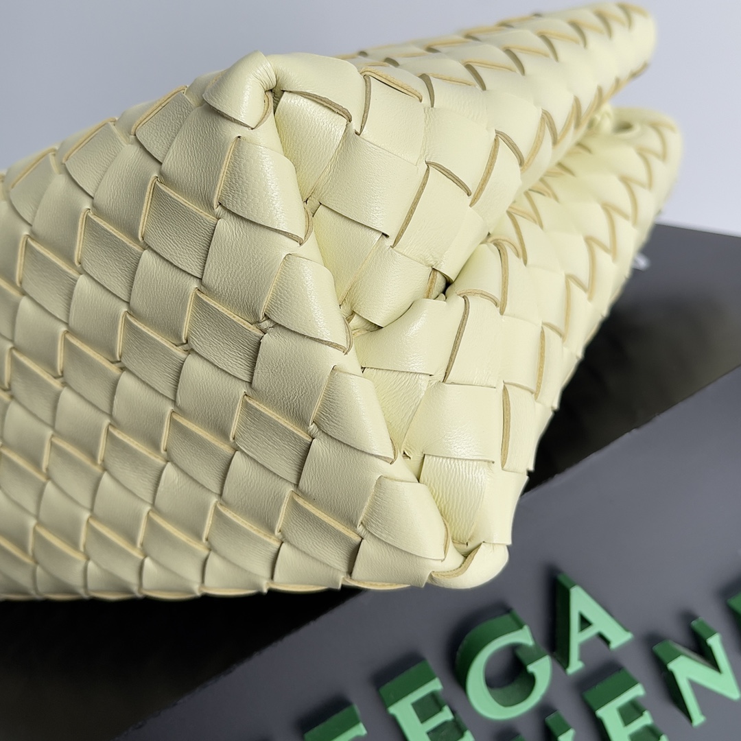 [TOP] Bottega Veneta BV Andiamo Bags - Green