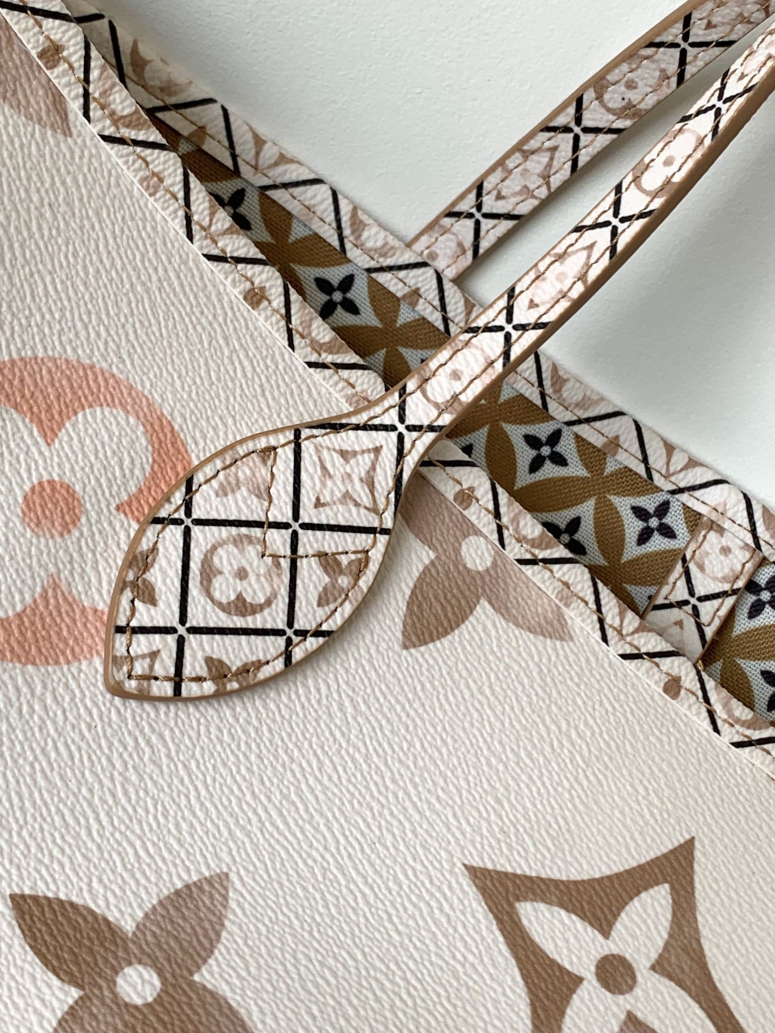 [TOP] Louis Vuitton LV Neverfull Giant Monogram Bag 31 x 28 x 14 cm - Yellow