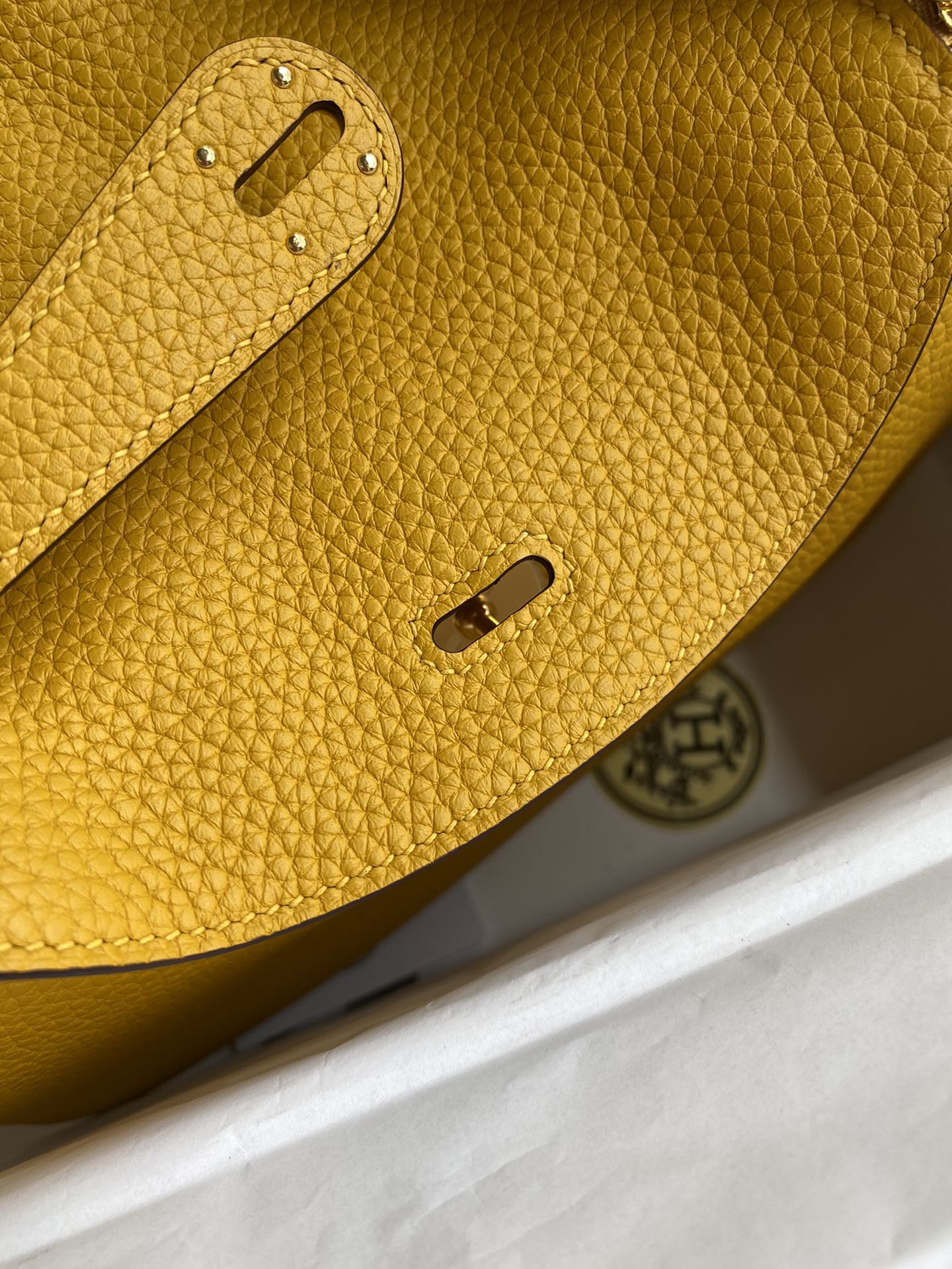 [TOP] HERMES Lindy Taurillon Clemence Leather 26cm - Yellow