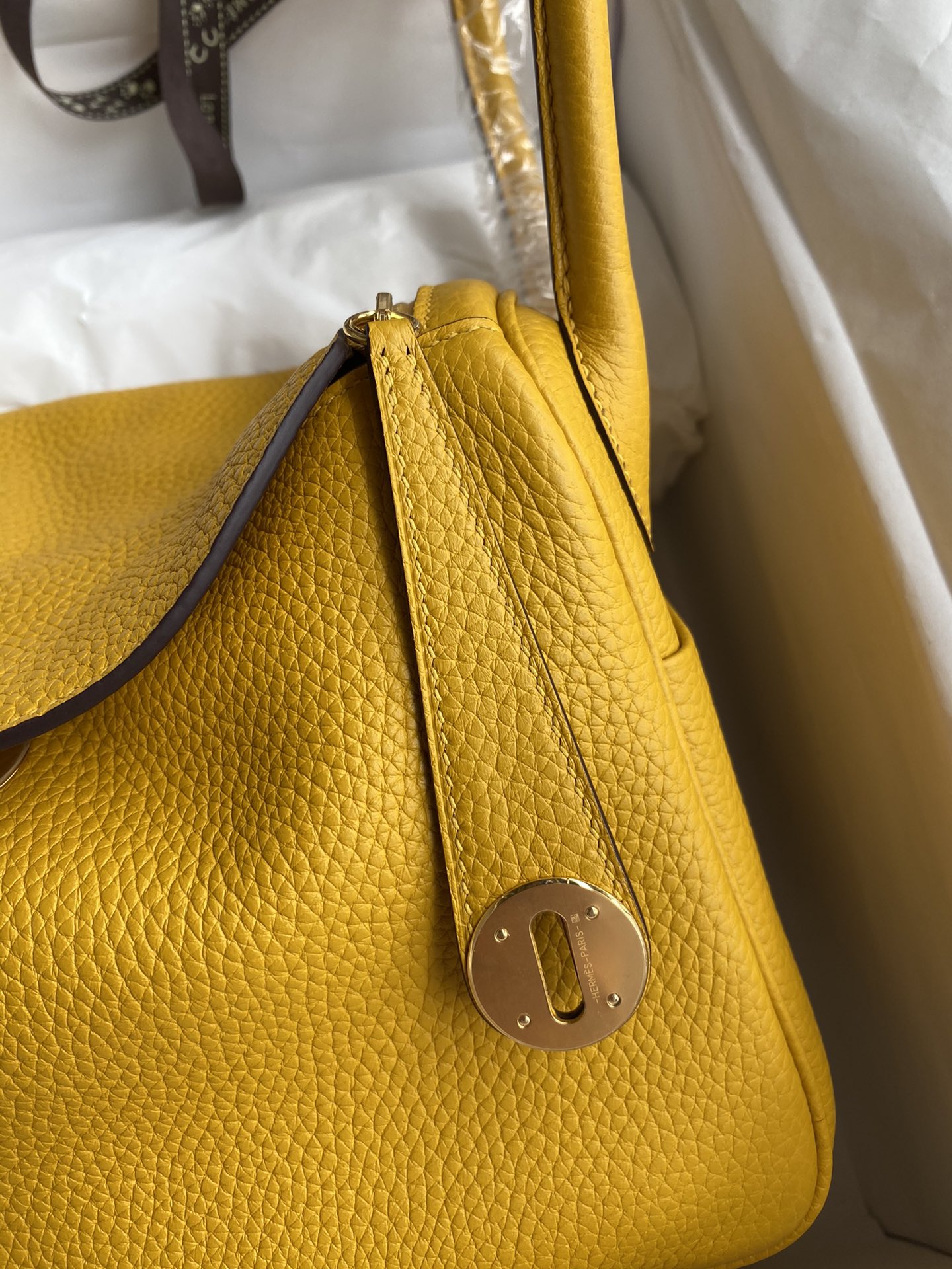 [TOP] HERMES Lindy Taurillon Clemence Leather 26cm - Yellow
